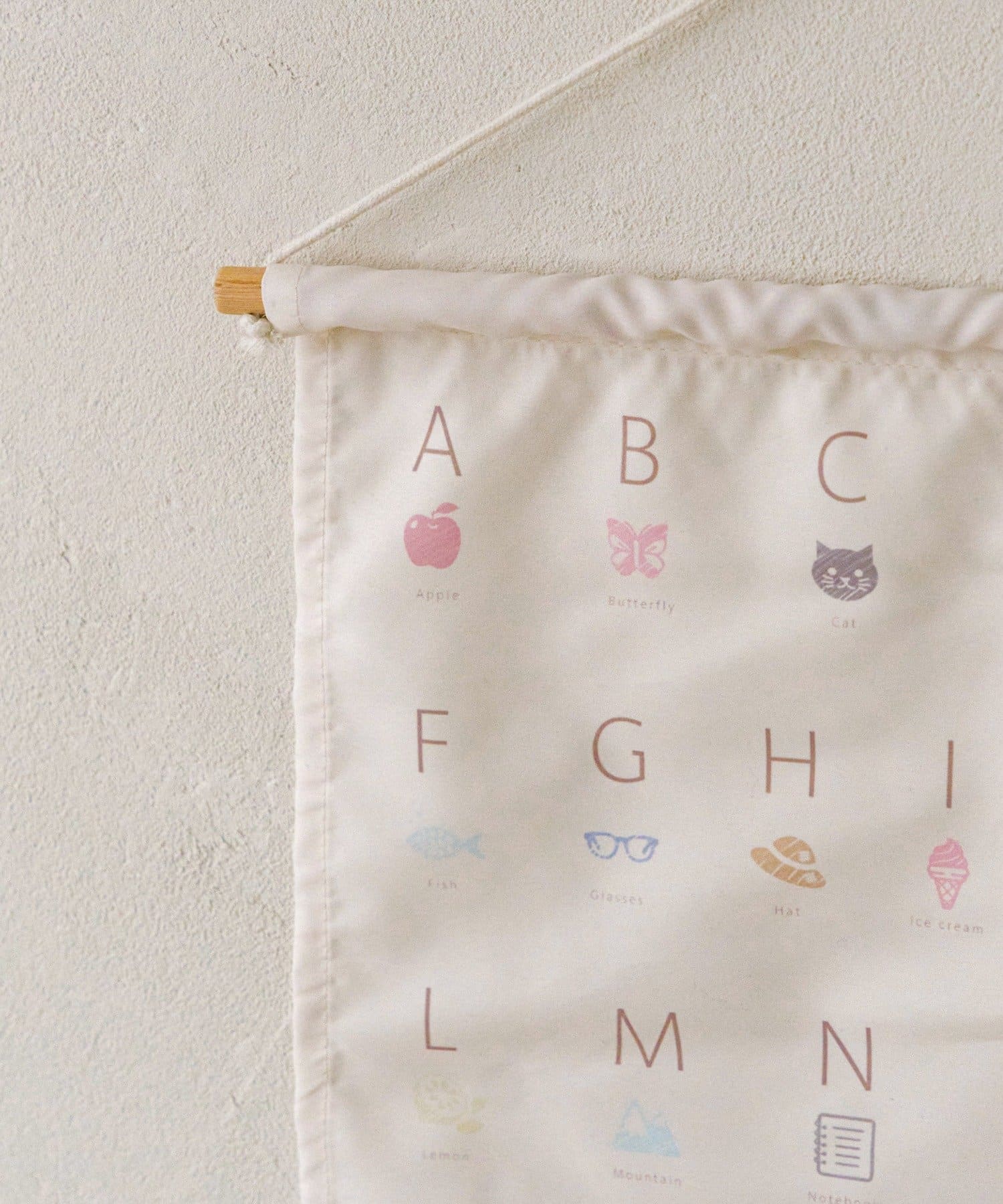 salut!(サリュ) アルファベットタペストリー／こども部屋