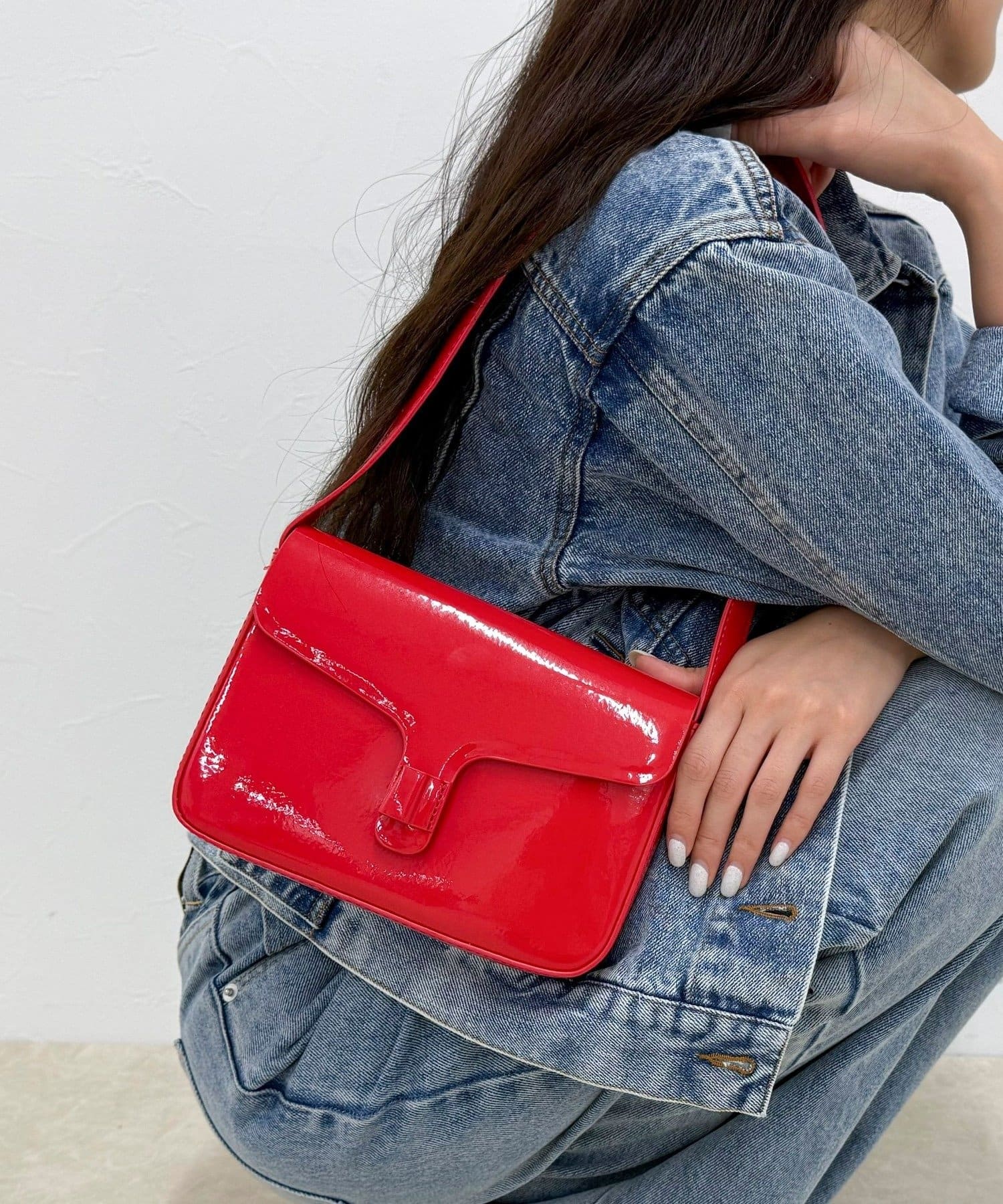 FREDY & GLOSTER(フレディ アンド グロスター) エナメルフラップワンハンドルバッグ