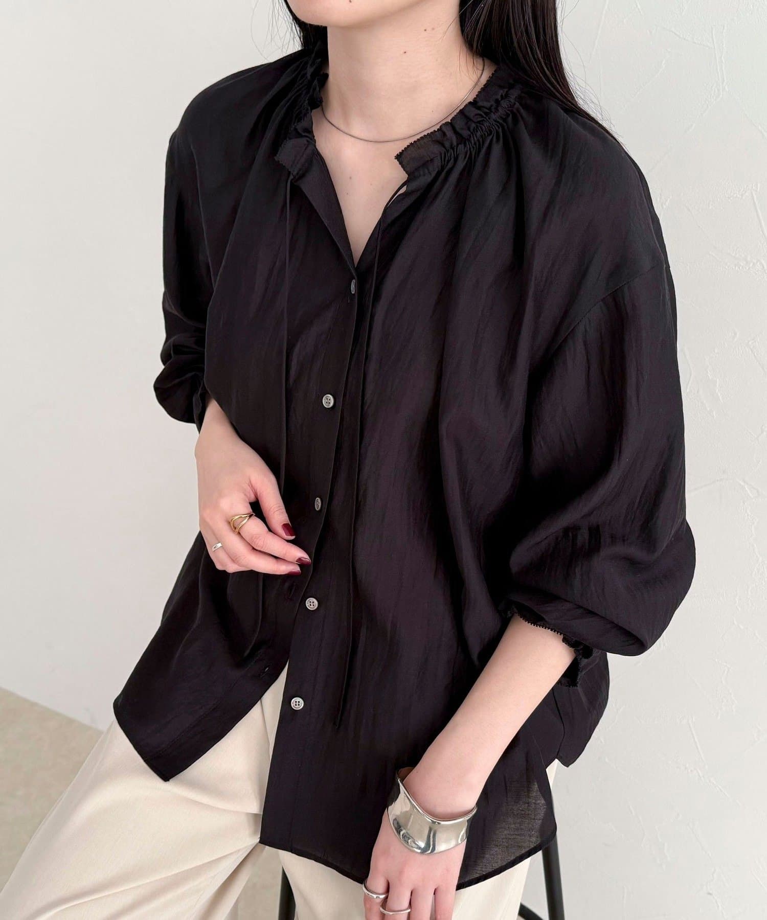 FREDY & GLOSTER(フレディ アンド グロスター) シャイニーシアーギャザーブラウス