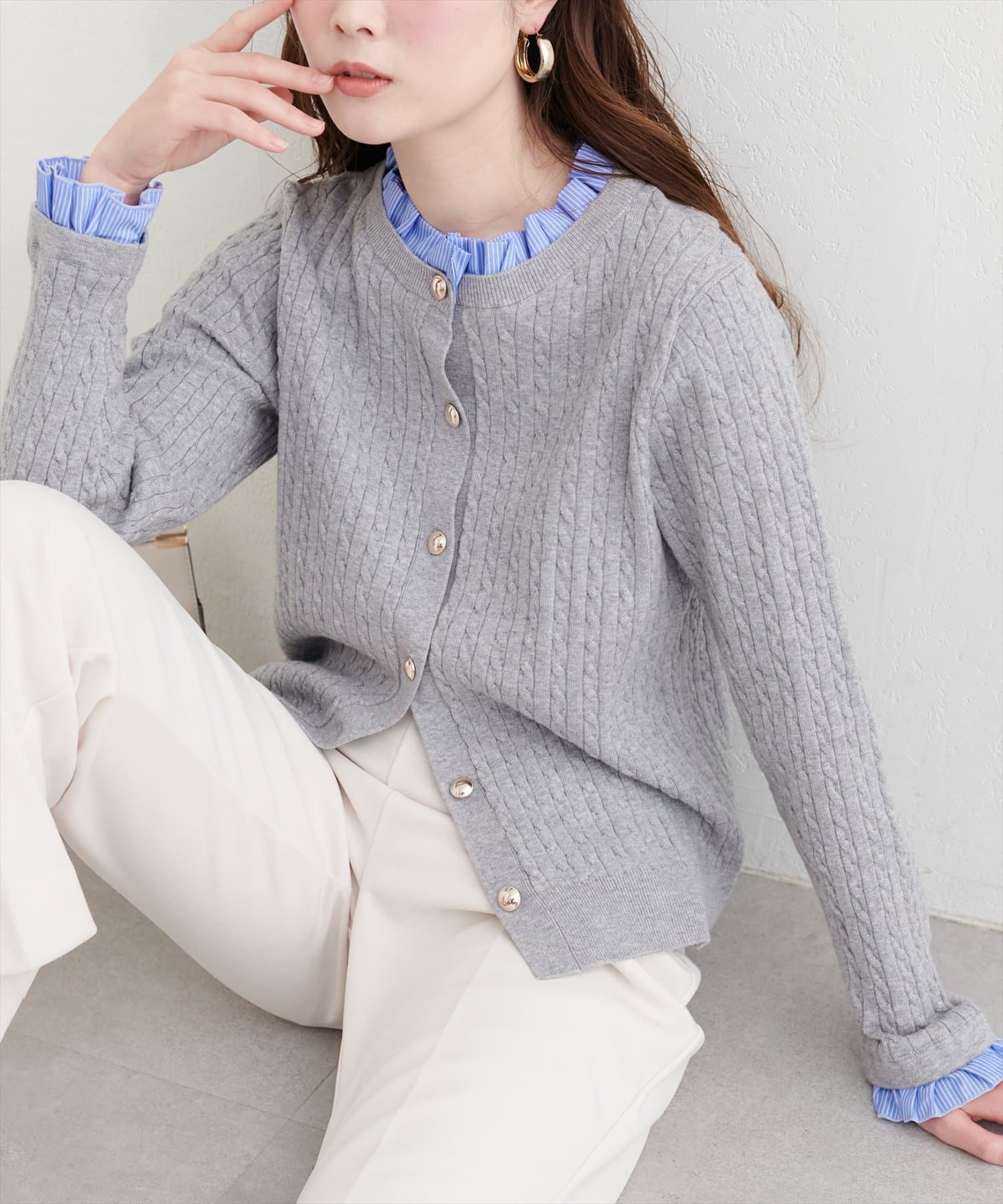 natural couture(ナチュラルクチュール) フリルレイヤード風ケーブルカーディガン