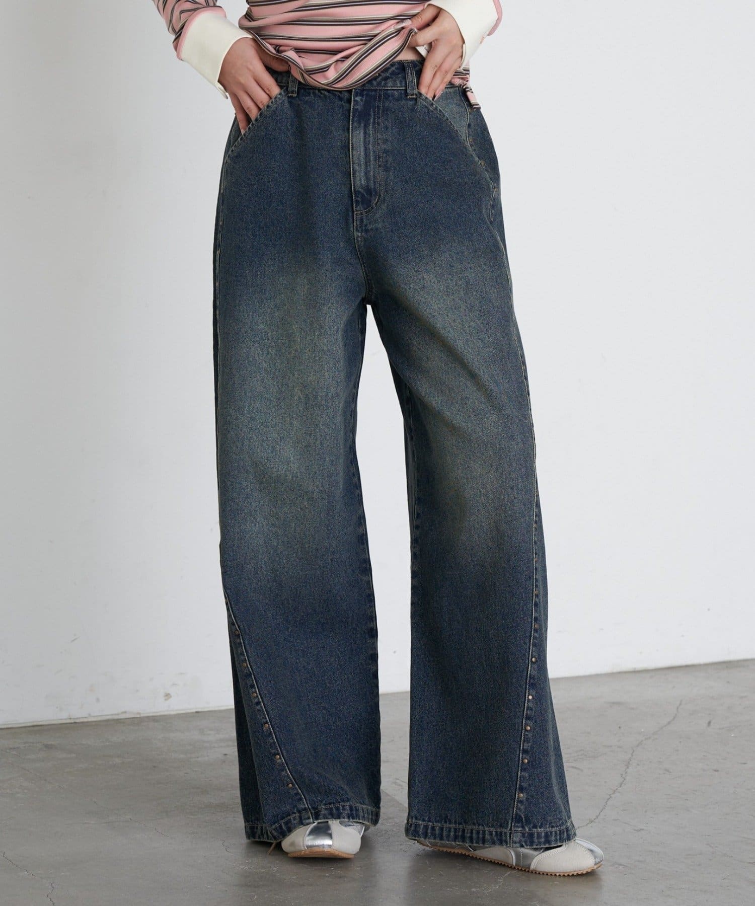 RAY CASSIN(レイカズン) スタッズ付ワイドデニム