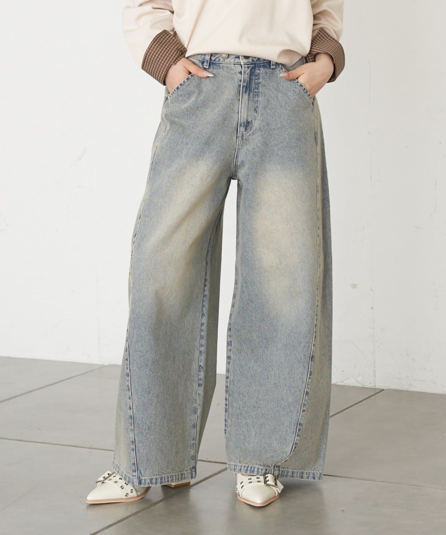 RAY CASSIN(レイカズン) スタッズ付ワイドデニム