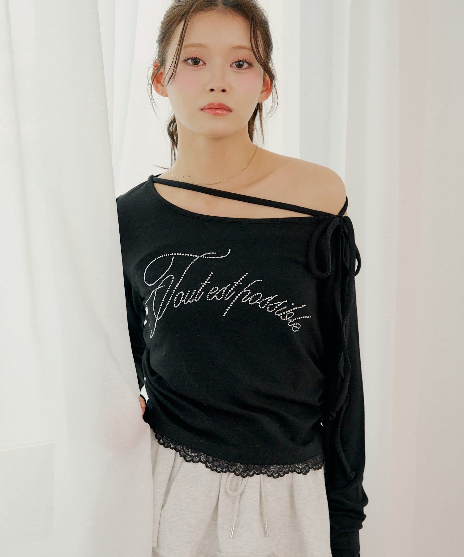 Chico(チコ) ラインストーンロゴワンショルT