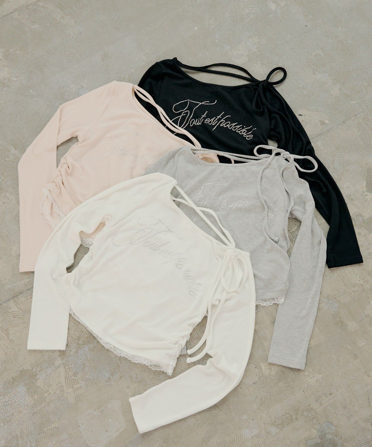 Chico(チコ) ラインストーンロゴワンショルT