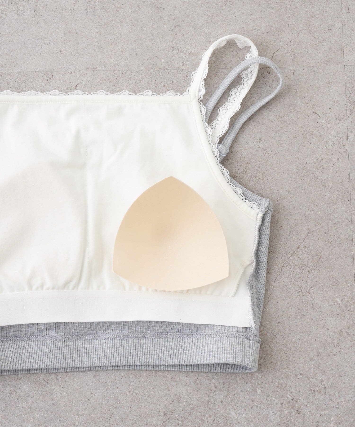 RAY CASSIN(レイカズン) レイヤードパット付キャミ