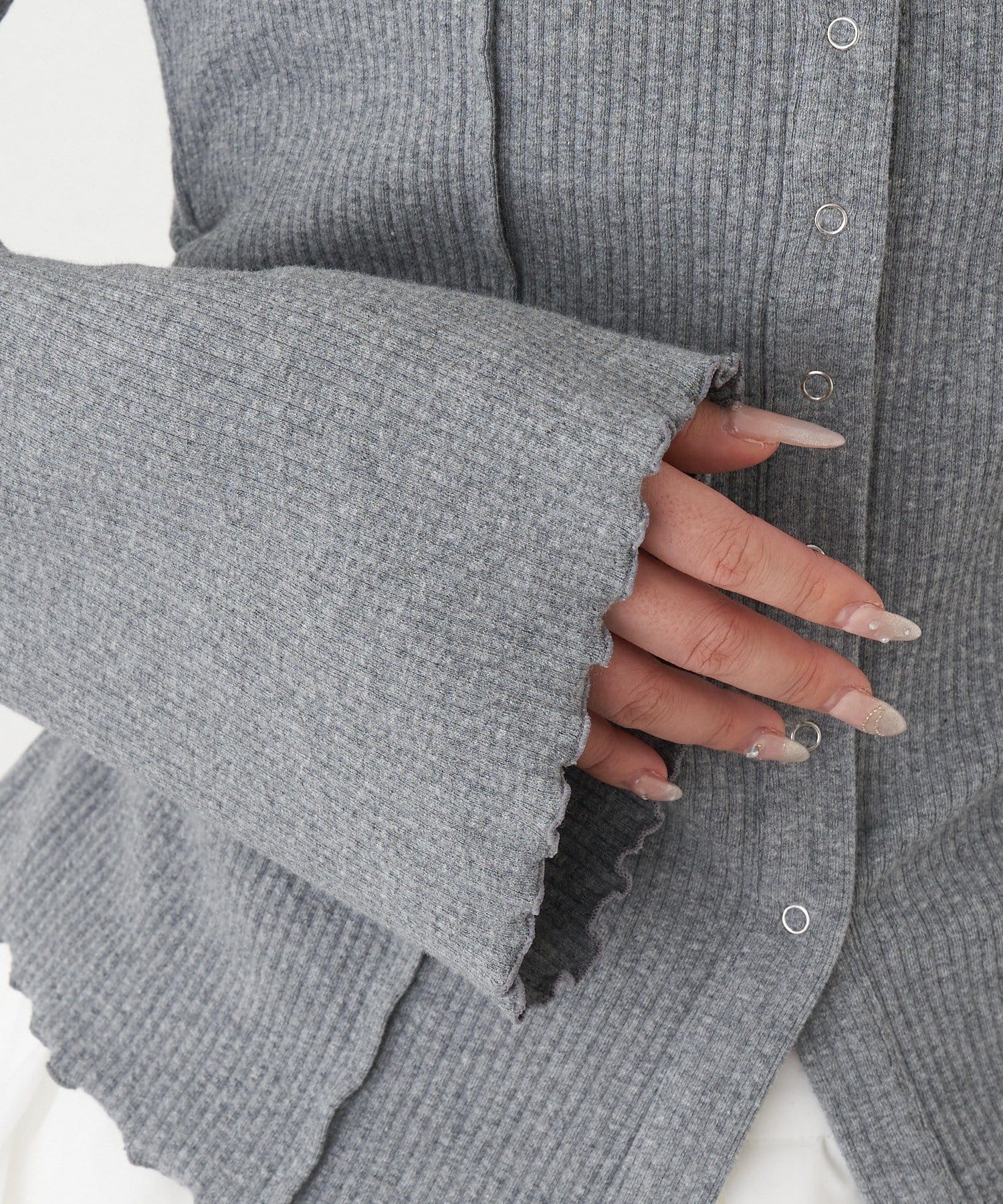 RAY CASSIN(レイカズン) 釦開き袖フレアクロス紐ロンT