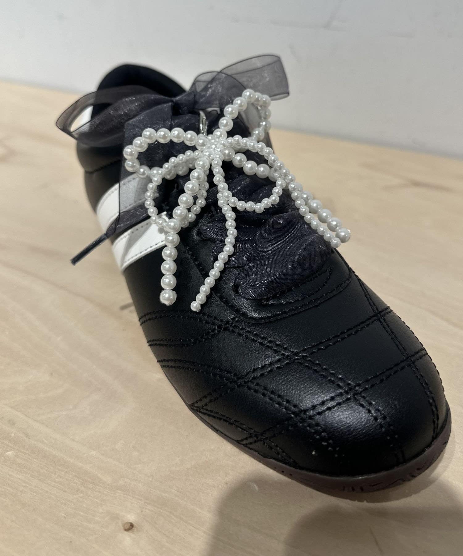 LOCUST(ローカスト) 【レース紐＆チャーム付】ライン入りスニーカー