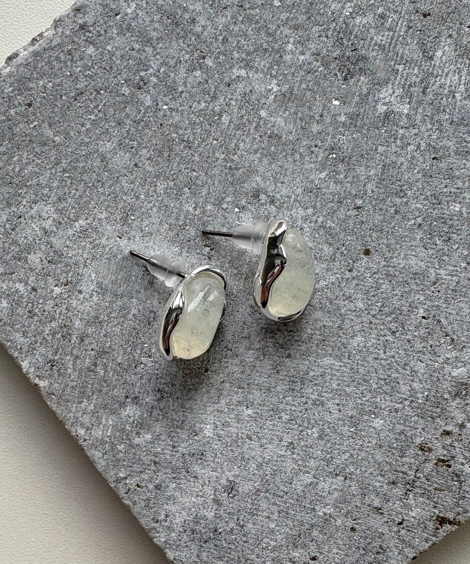 CAPRICIEUX LE'MAGE(カプリシュレマージュ) 〈GOLDY/ゴールディ〉ニュアンスクリアピアス