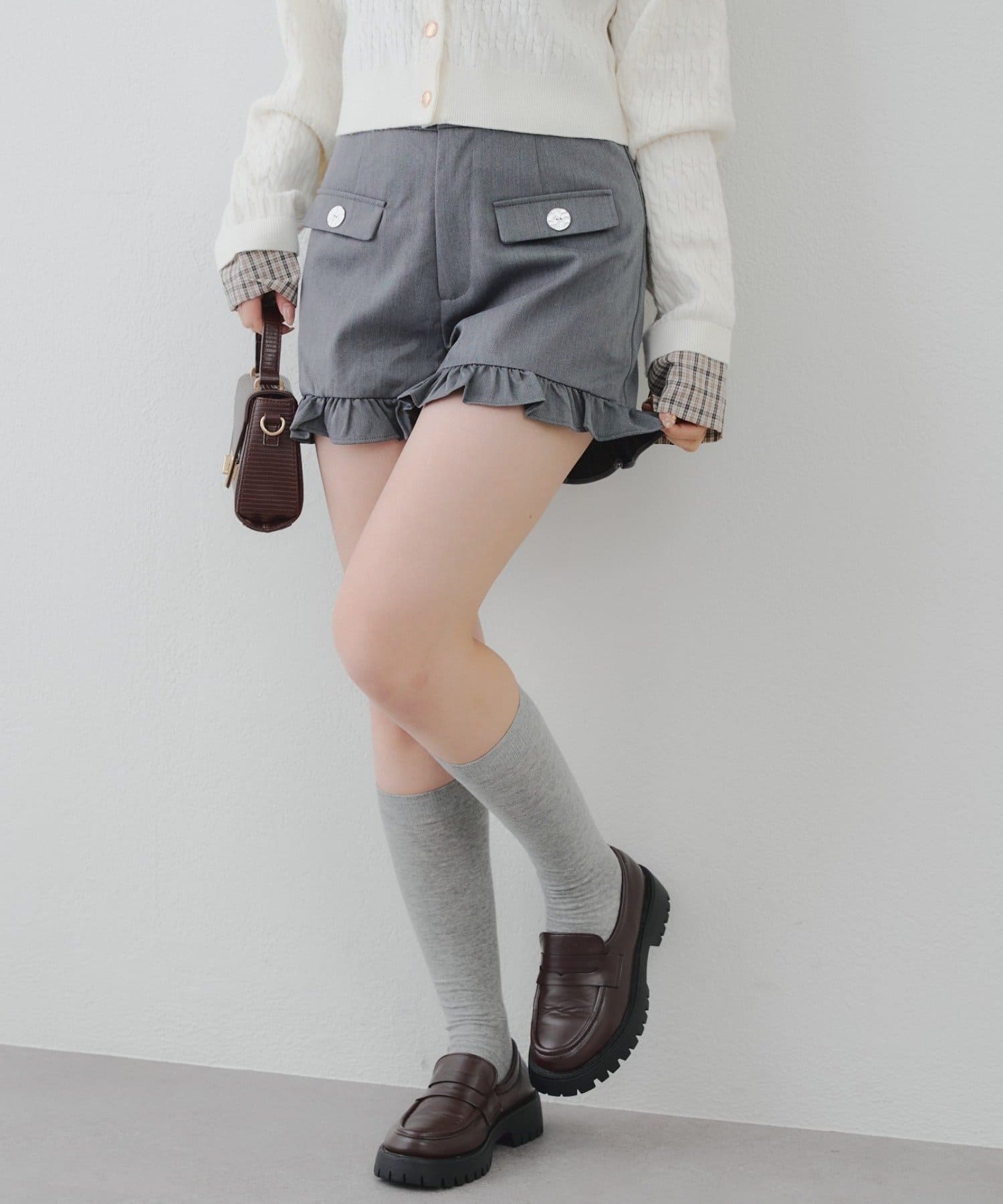 NICE CLAUP / OLIVE des OLIVE OUTLET(ナイスクラップ  / オリーブ デ オリーブ アウトレット) 細見えまちがいなし！裾フリルショートパンツ