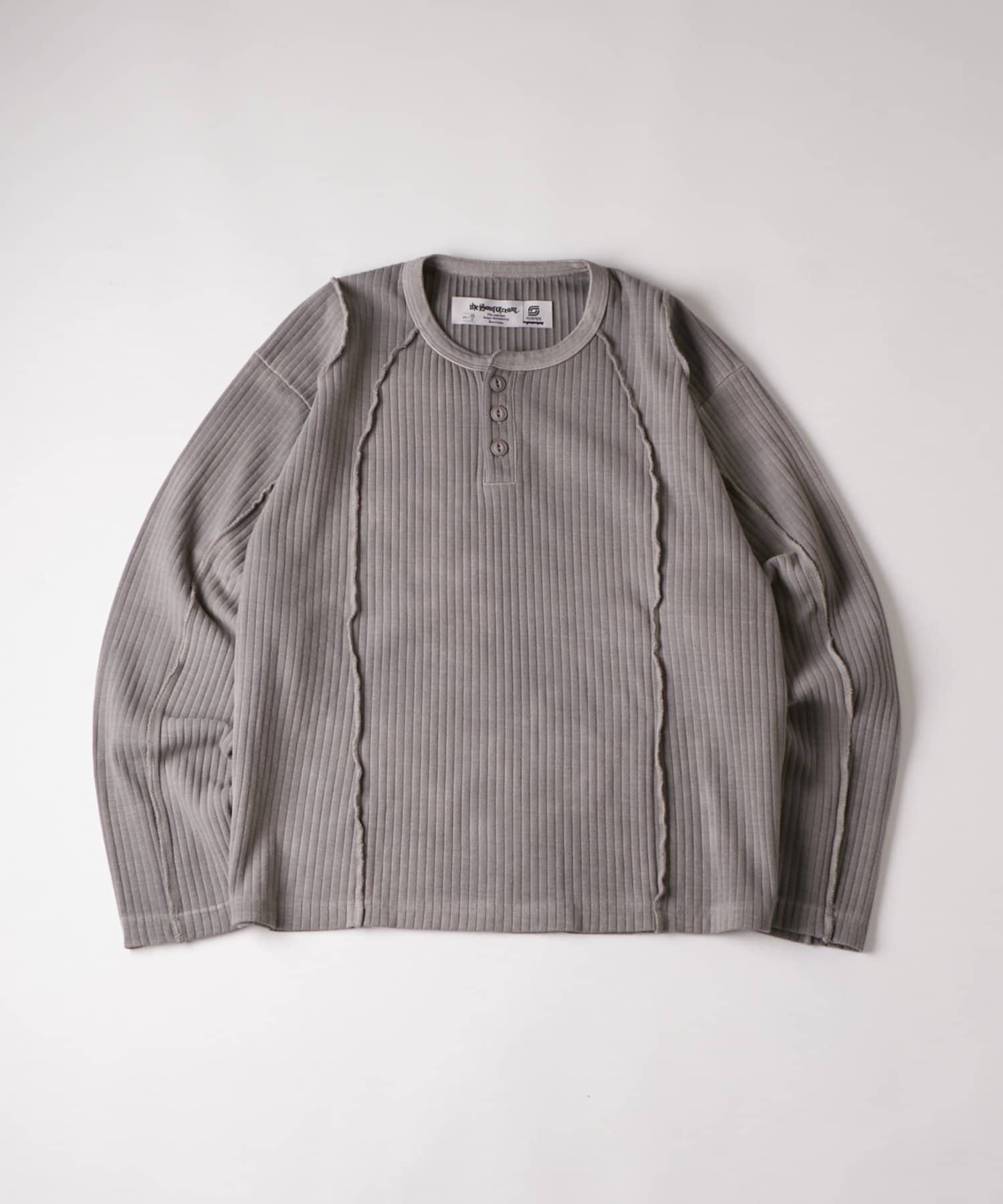 WHO’S WHO gallery(フーズフーギャラリー) 【Sourcream】針抜きヘンリースイッチングL/S TEE