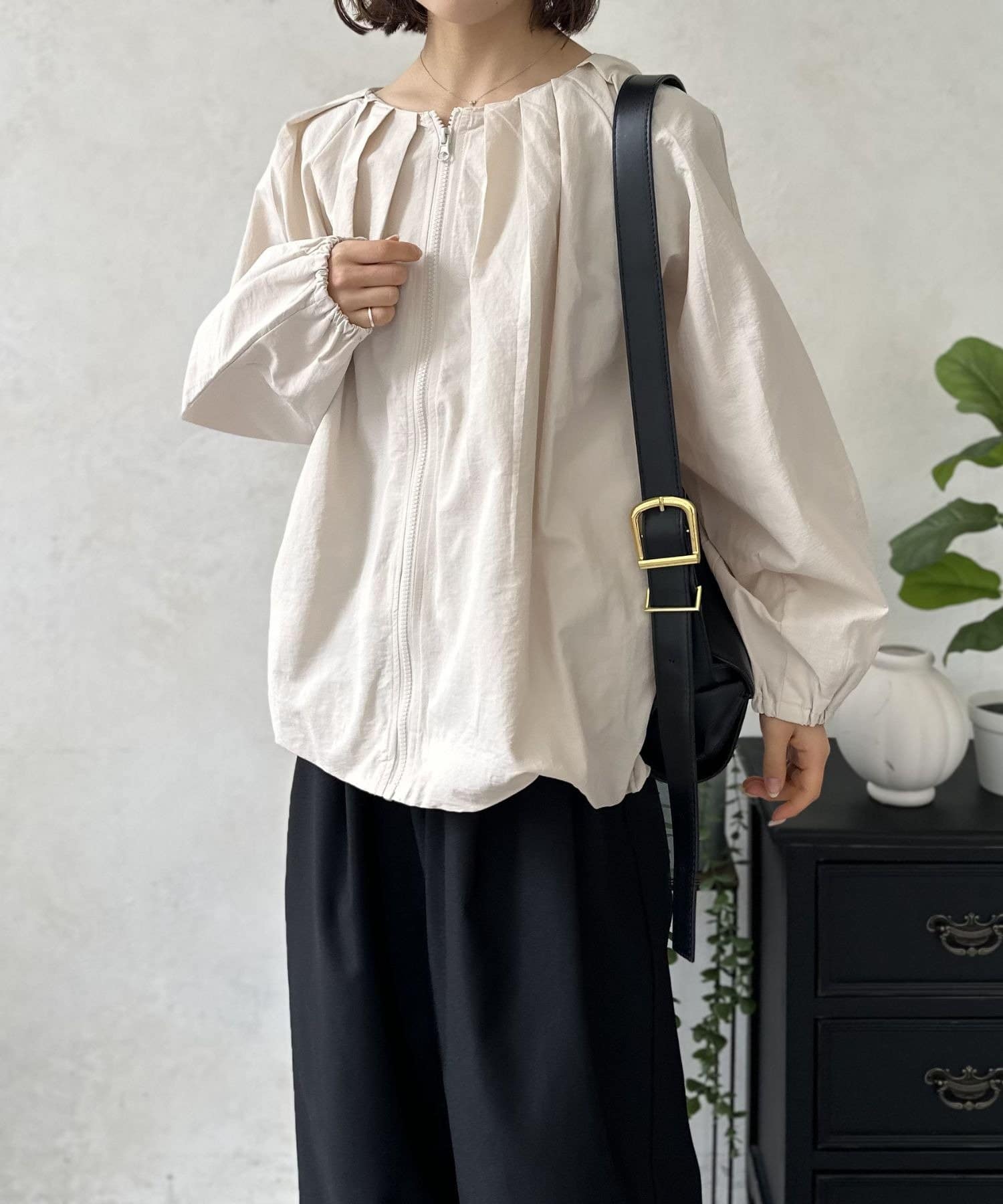 LOCUST(ローカスト) 【大人女性に】タックバルーンブルゾン