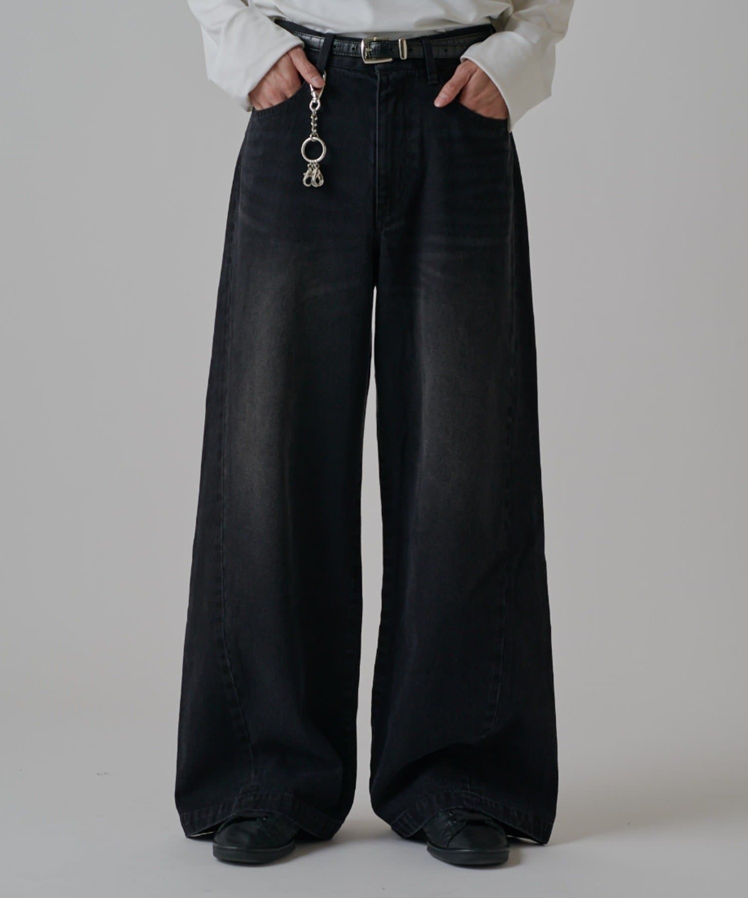 Lui's(ルイス) ワイドフィットデニムパンツ