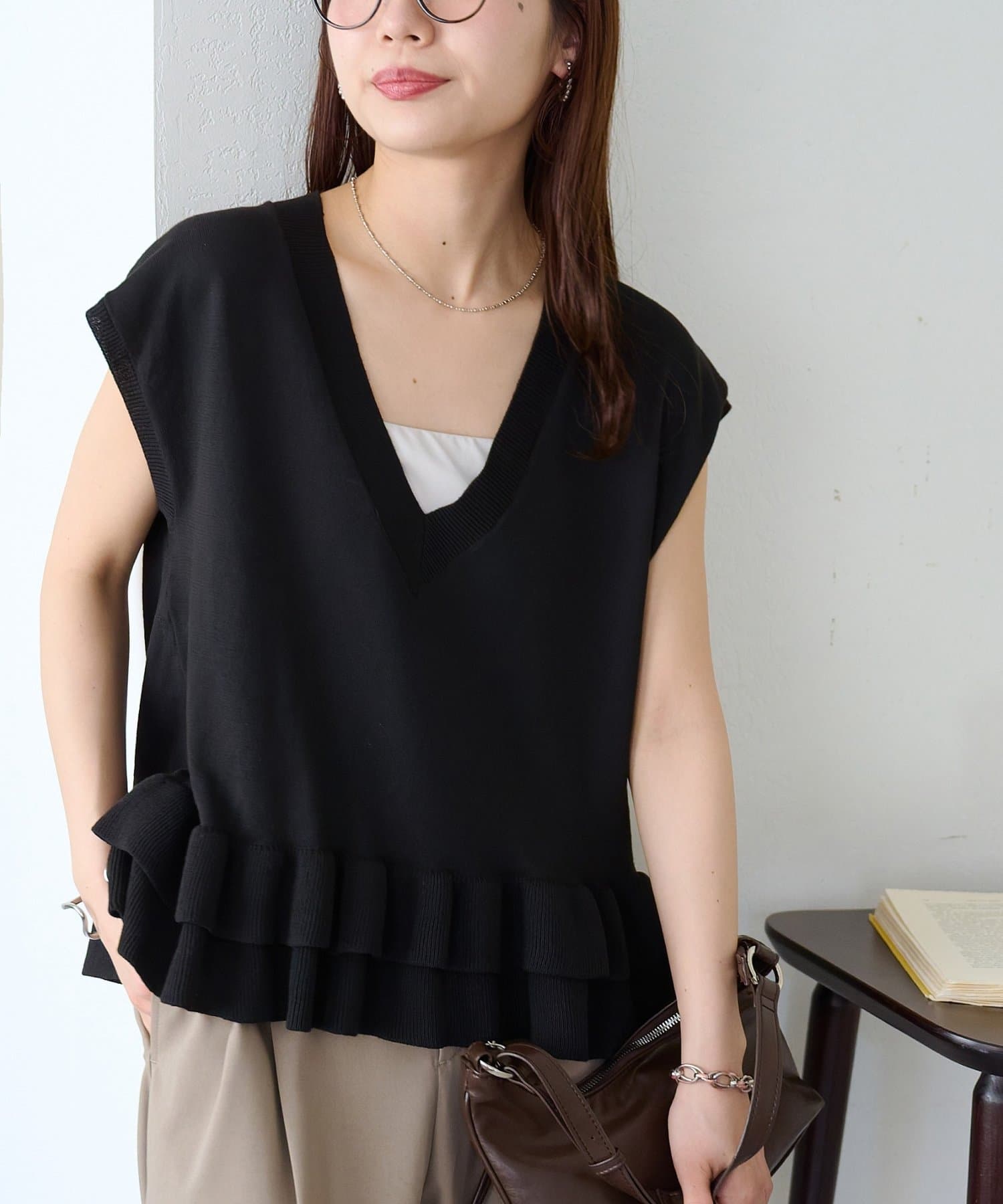 DISCOAT(ディスコート) 裾フリル深Vフレンチ