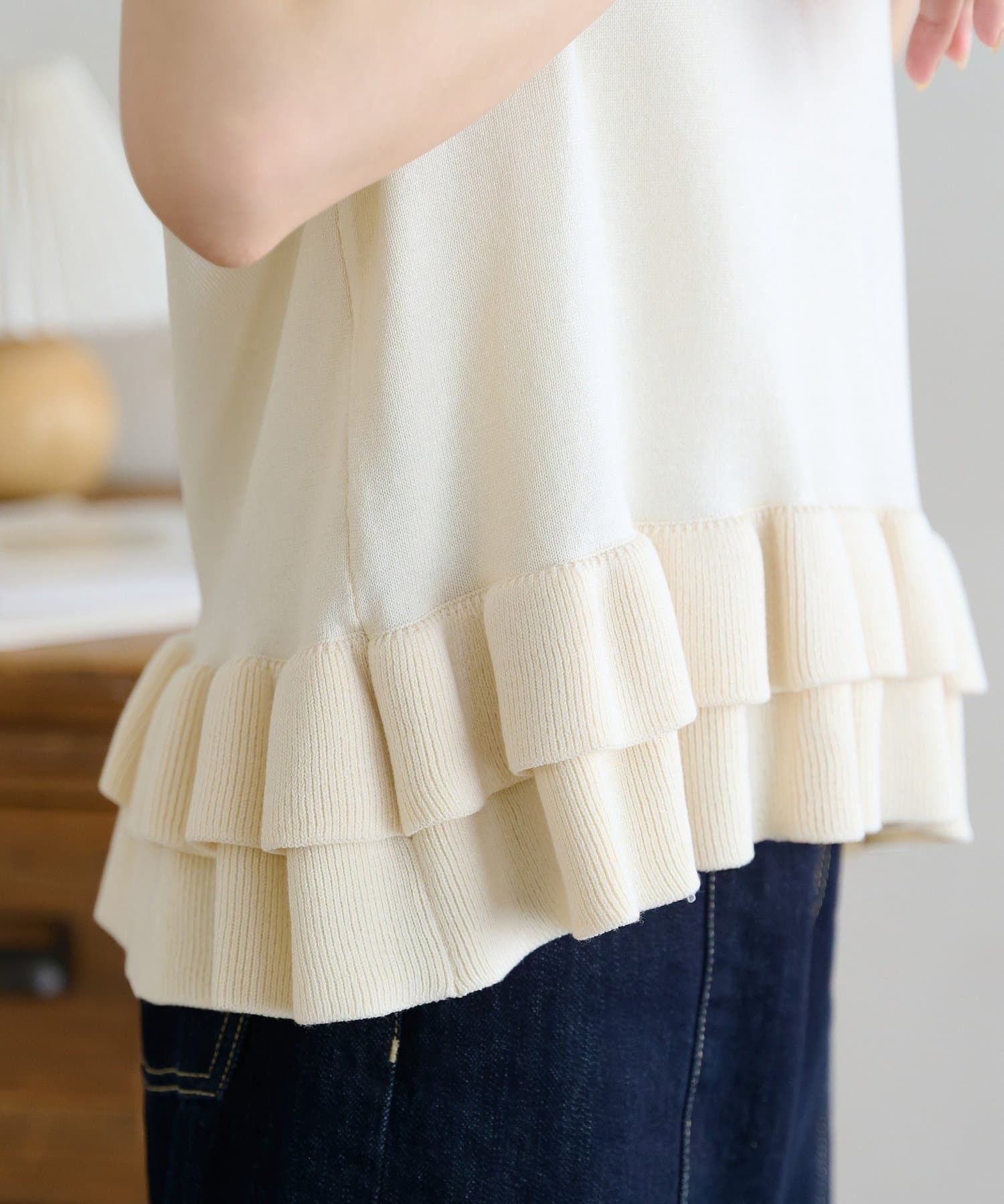 DISCOAT(ディスコート) 裾フリル深Vフレンチ