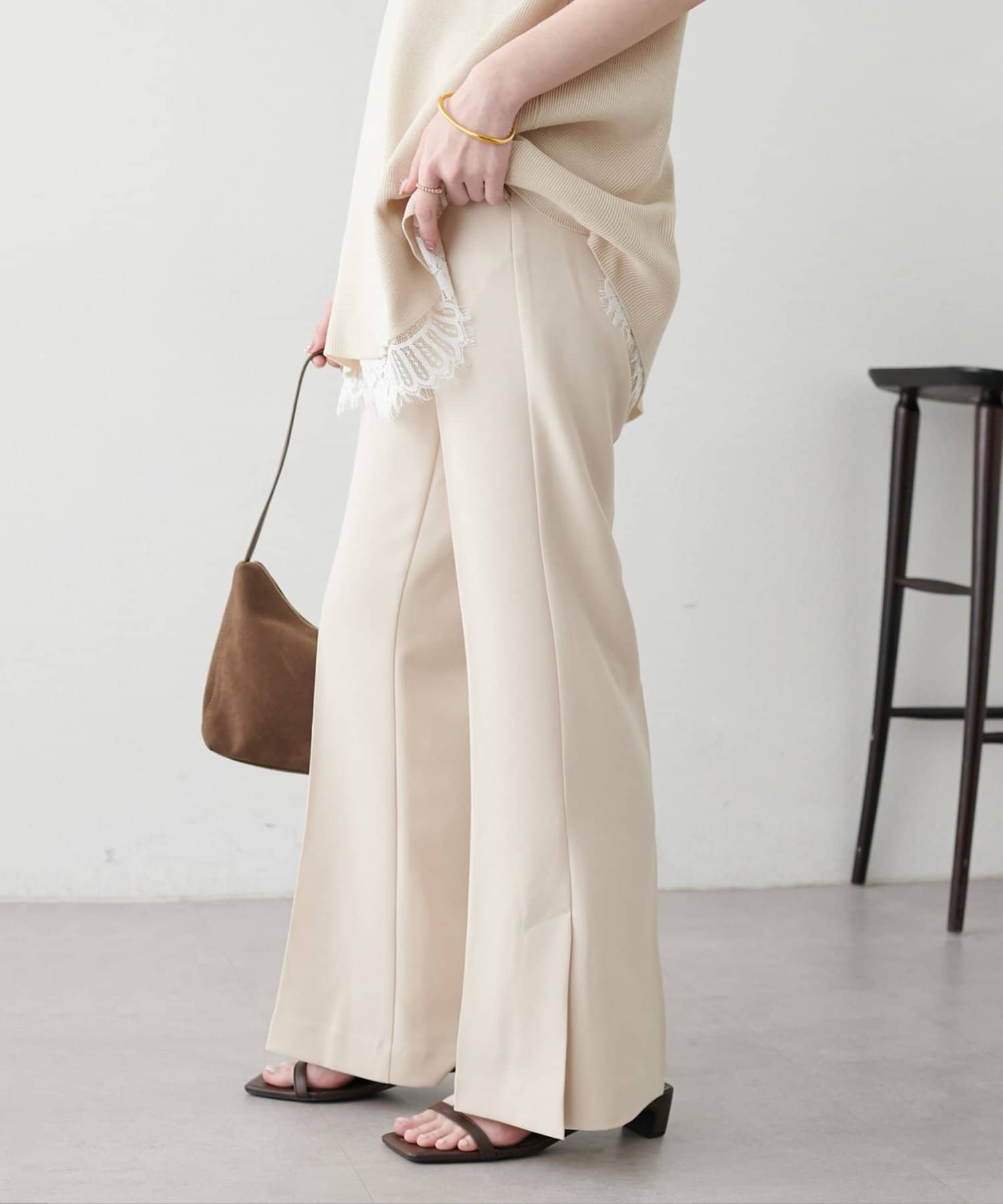 DISCOAT(ディスコート) 【Noka】サイドスリットセミフレアパンツ