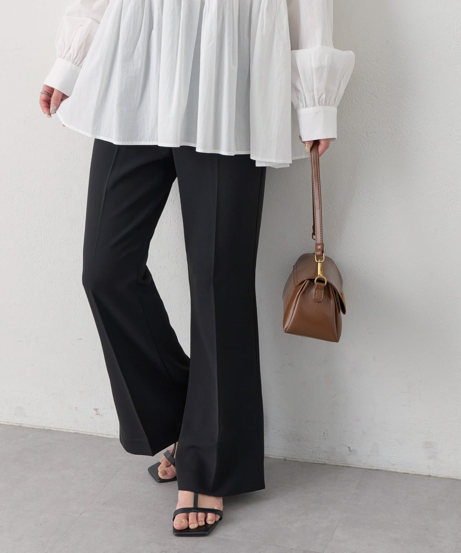 DISCOAT(ディスコート) 【Noka】サイドスリットセミフレアパンツ