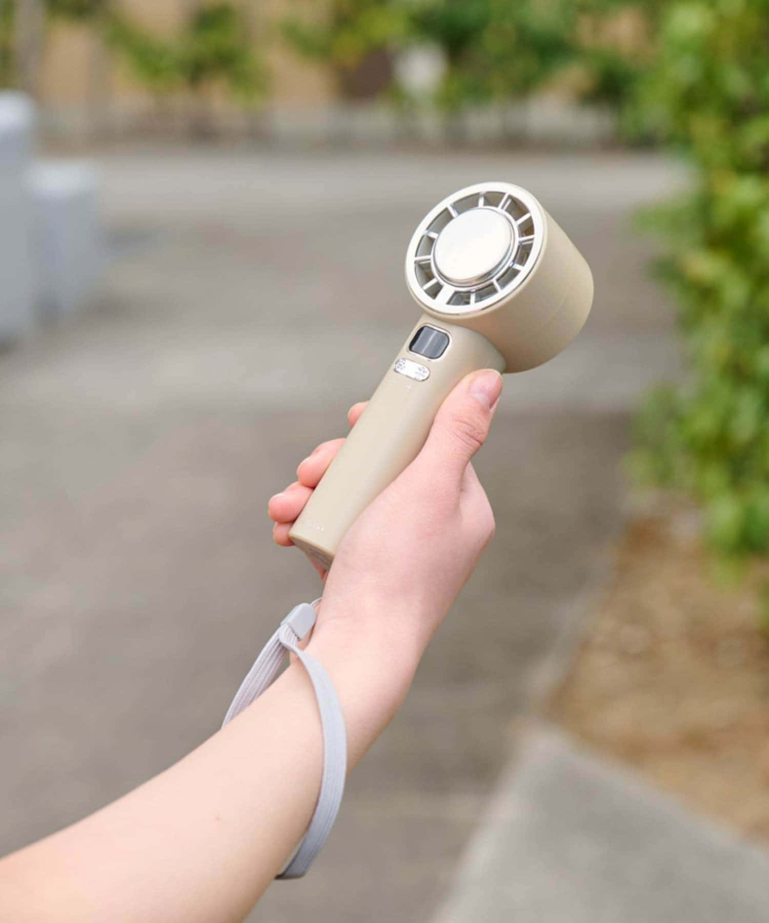 BIRTHDAY BAR(バースデイバー) 〈風量調節10段階〉ナトリウムイオン電池搭載冷却プレート付ハンディーファン