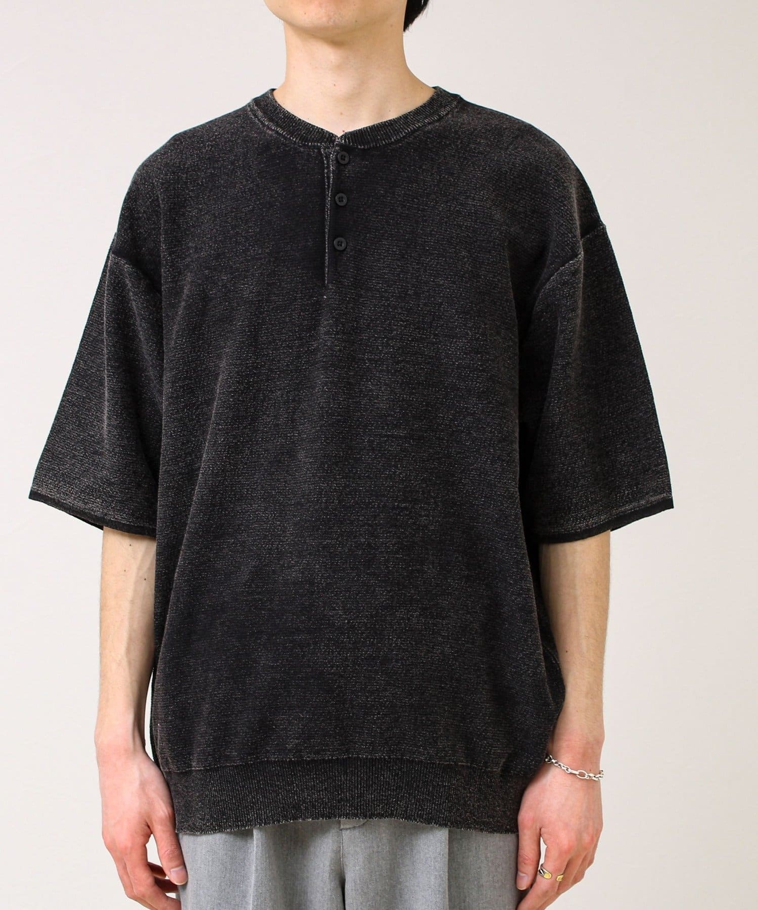 FREDY & GLOSTER(フレディ アンド グロスター) 【大人の抜け感】スノーウォッシュ ヘンリーネックプルオーバー