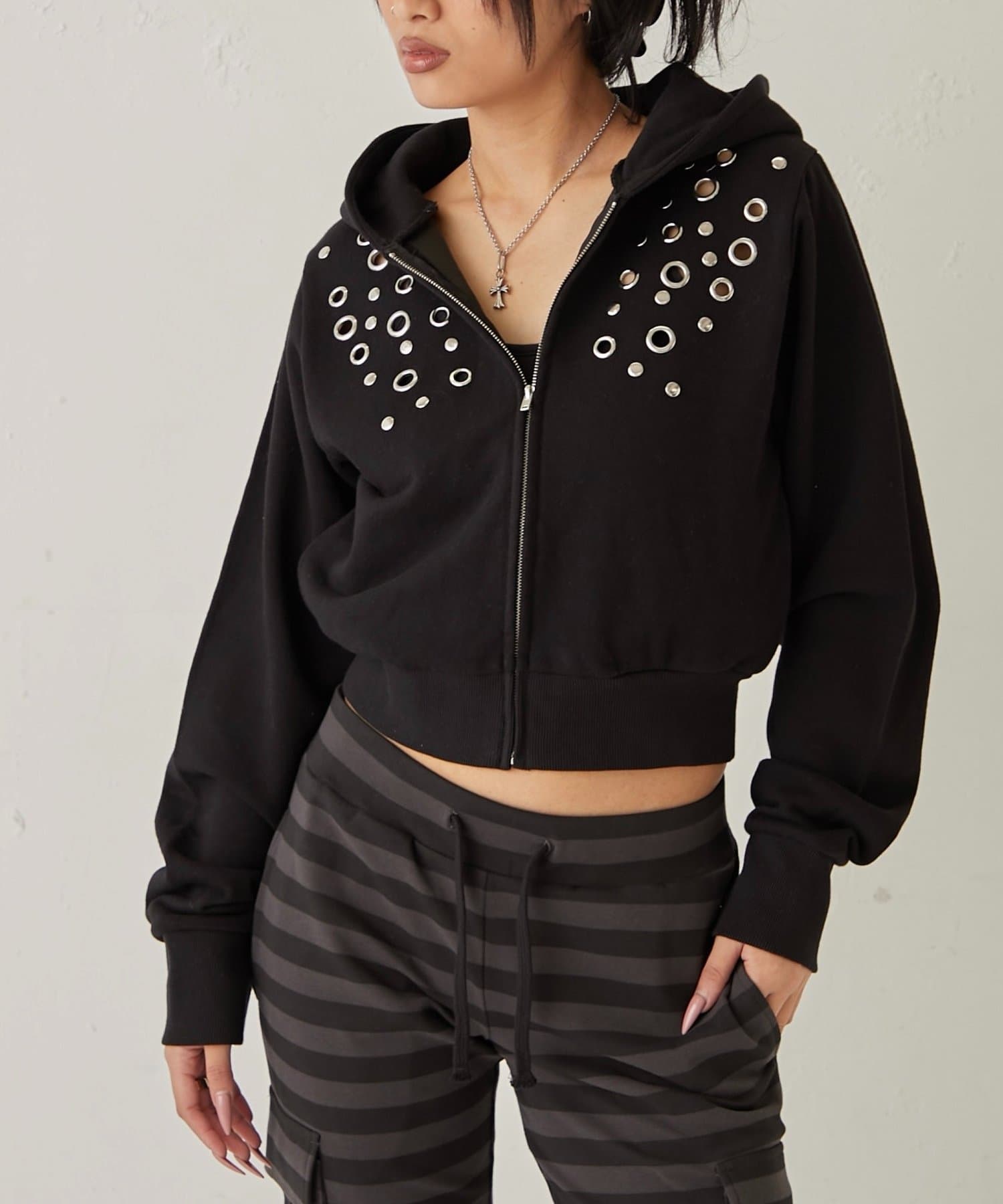 WHO’S WHO gallery(フーズフーギャラリー) 【WEB限定】EYELET HOODIE