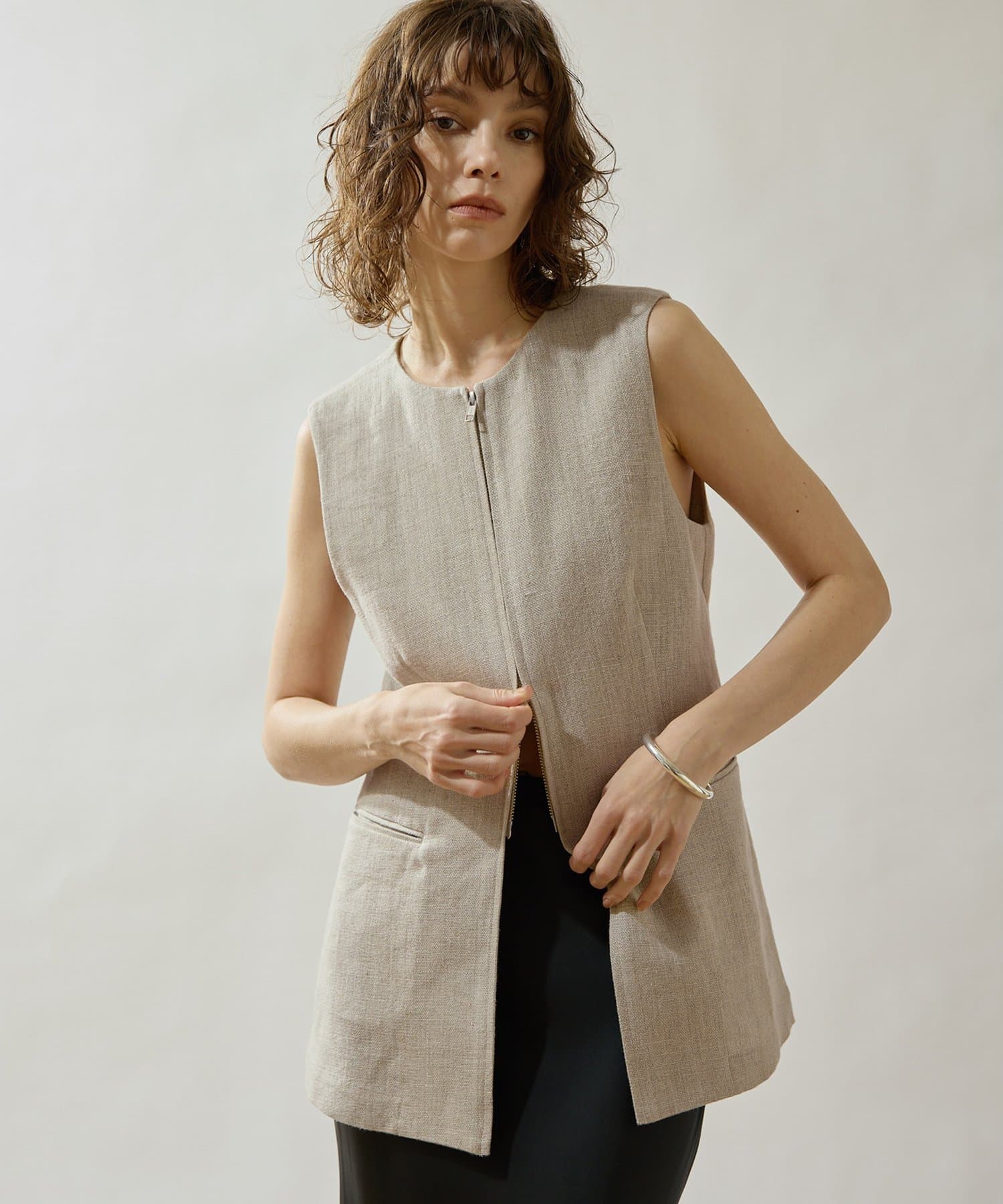 Whim Gazette(ウィム ガゼット) 【Drawing Numbers】ヘビーリネンクルーネックジレ