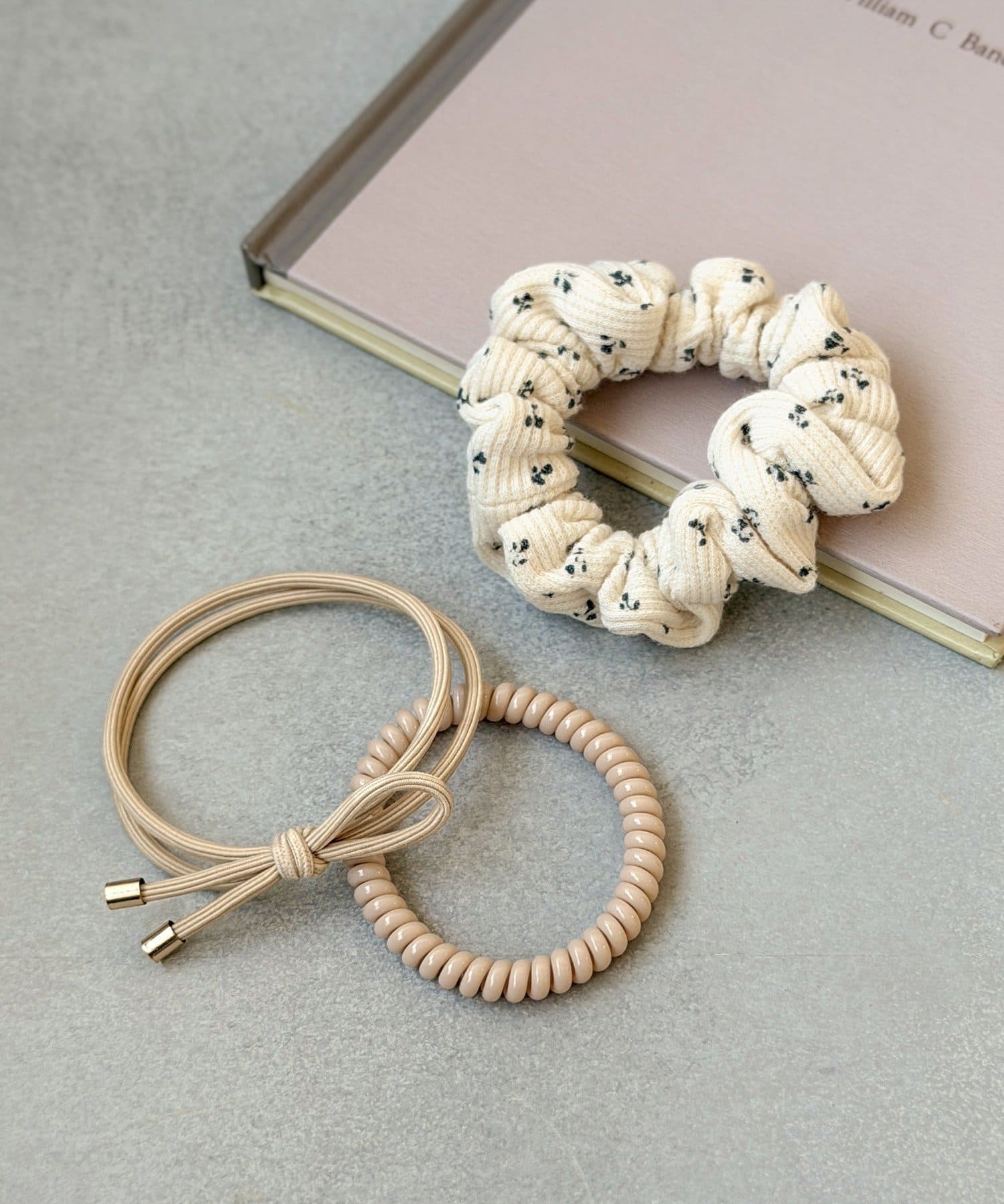 3COINS(スリーコインズ) 小花柄ポニー3個セット