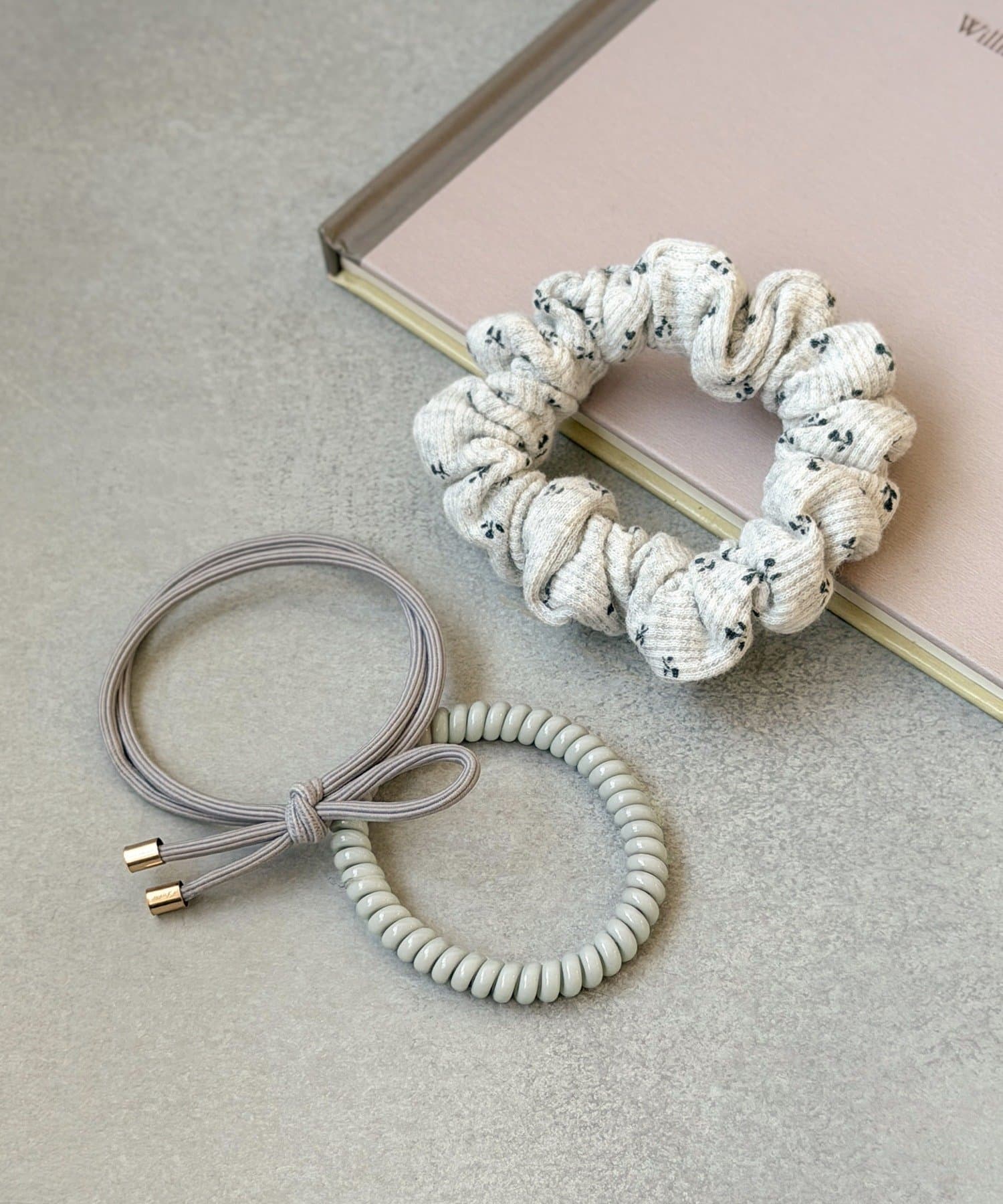 3COINS(スリーコインズ) 小花柄ポニー3個セット