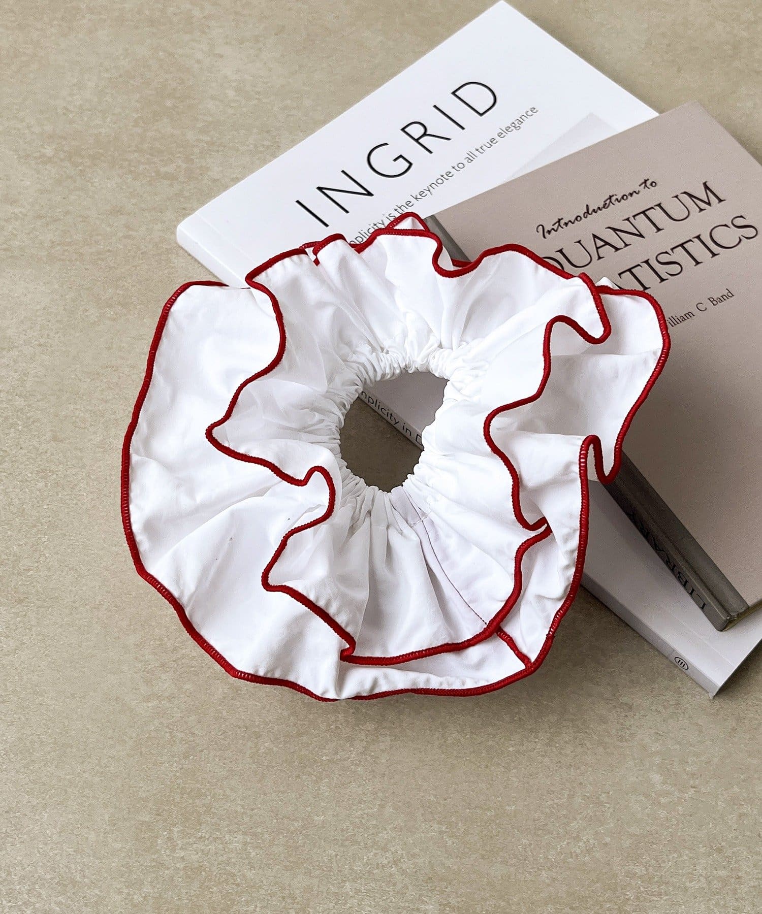 3COINS(スリーコインズ) フリルバイカラービッグシュシュ