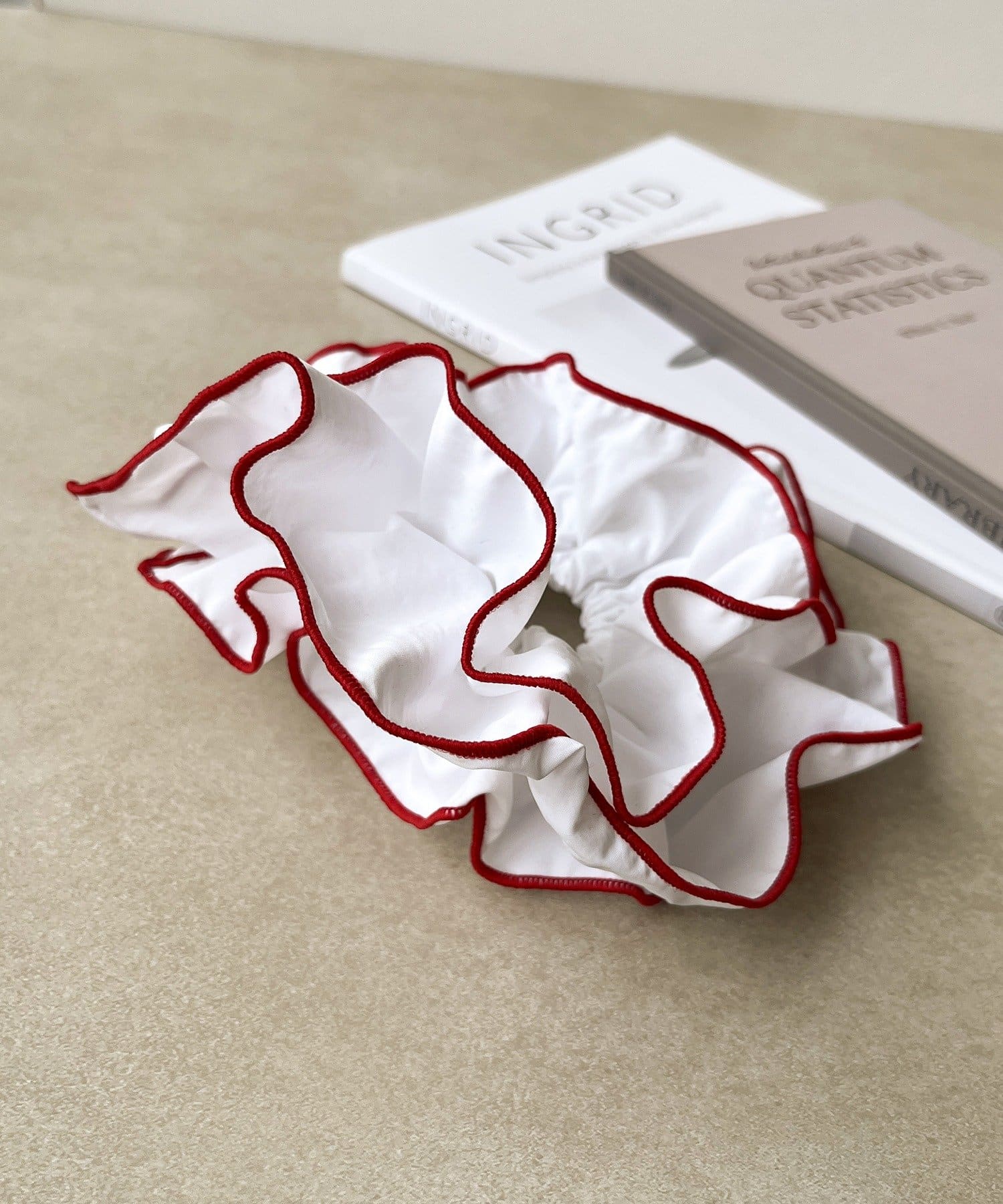 3COINS(スリーコインズ) フリルバイカラービッグシュシュ