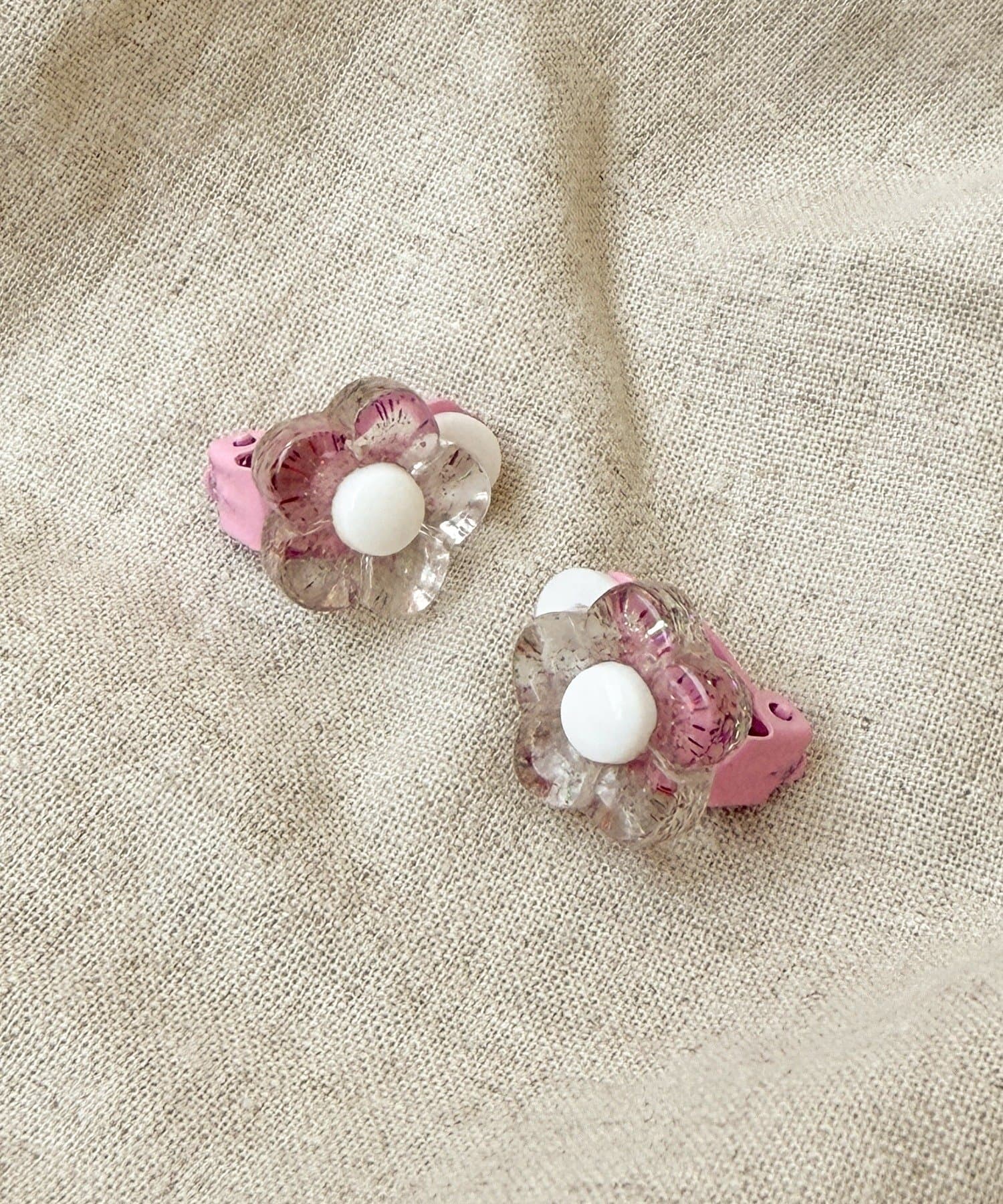 3COINS(スリーコインズ) クリアラメフラワーイヤリング／KIDS