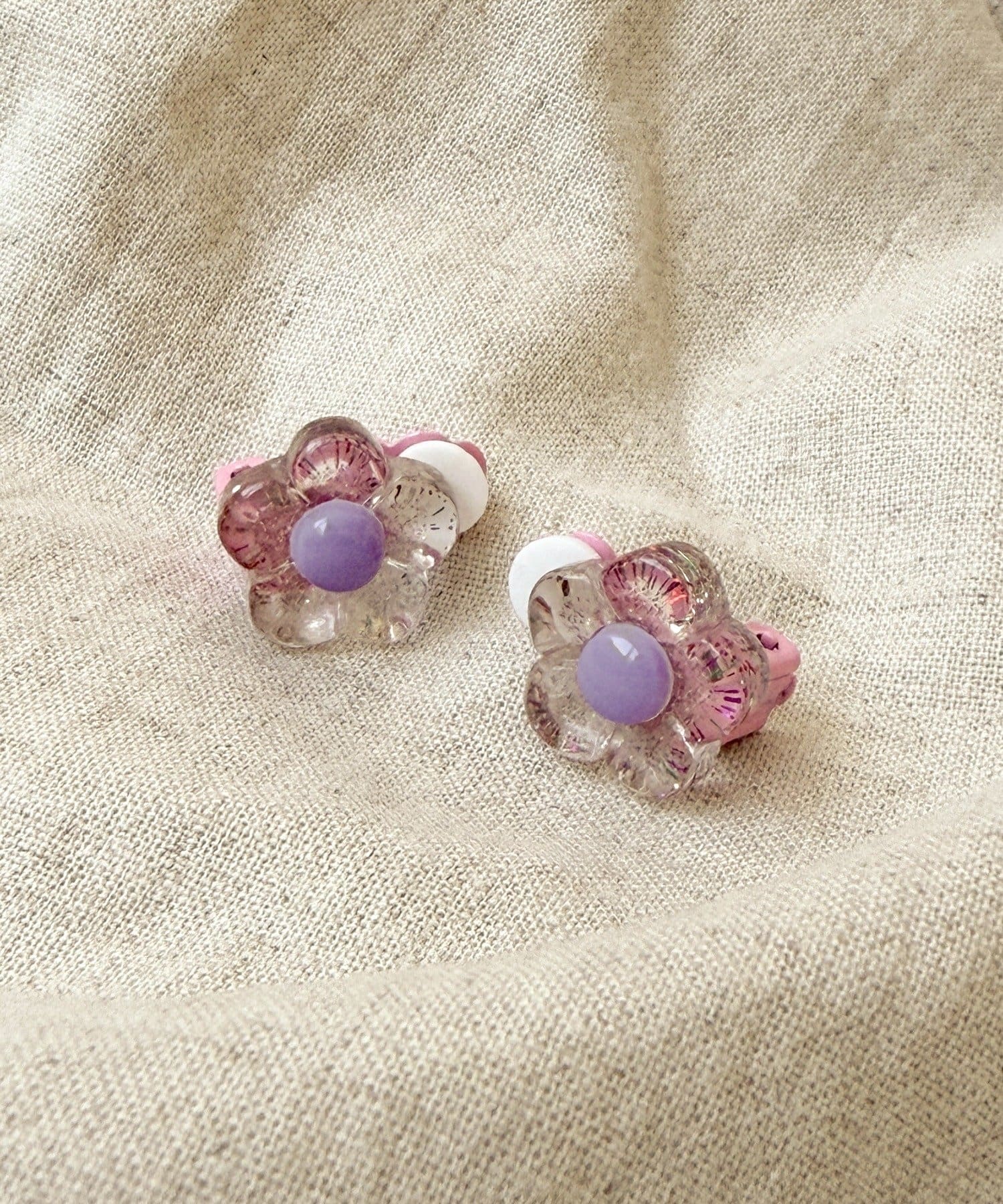 3COINS(スリーコインズ) クリアラメフラワーイヤリング／KIDS