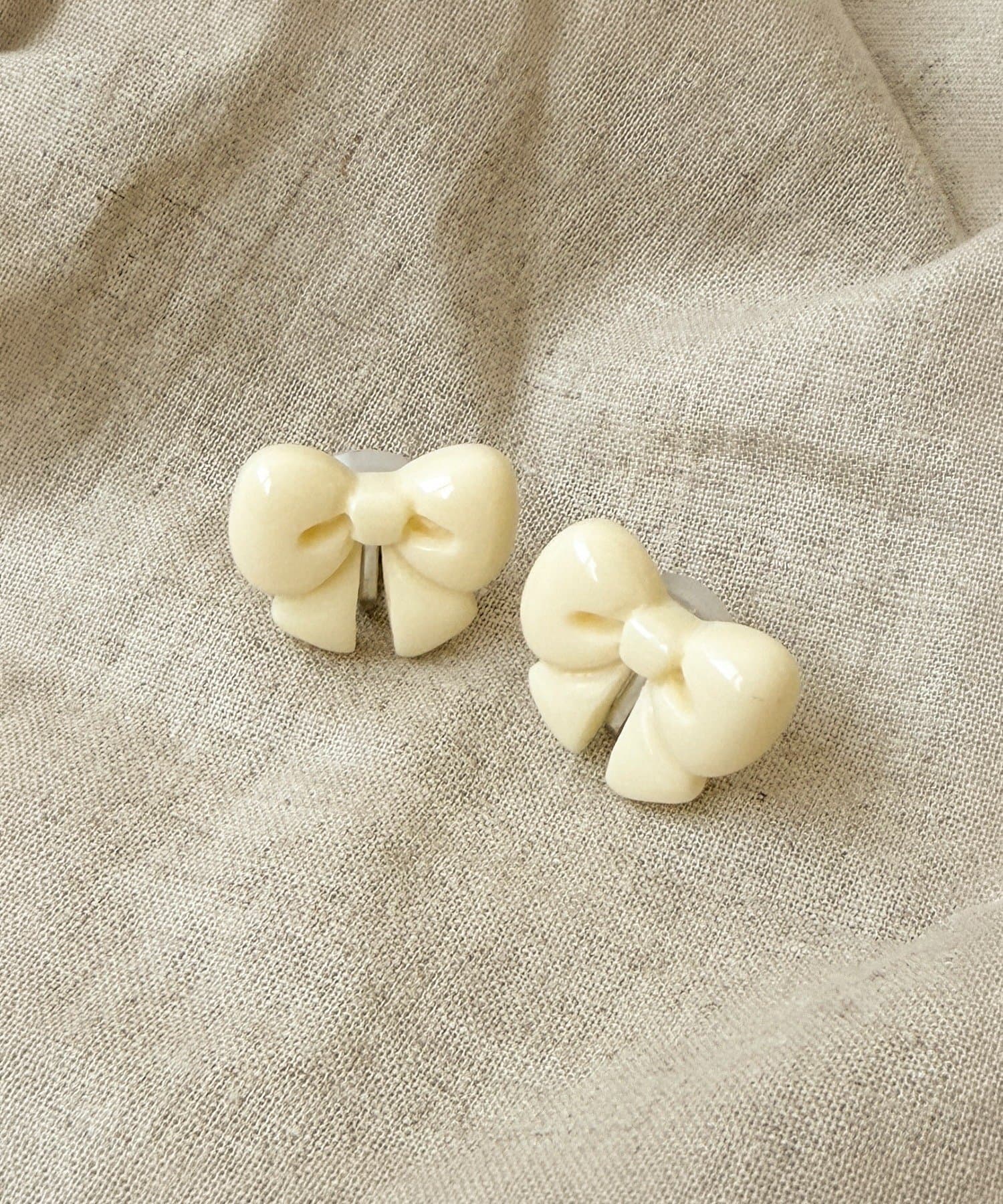 3COINS(スリーコインズ) パステルカラーリボンイヤリング／KIDS