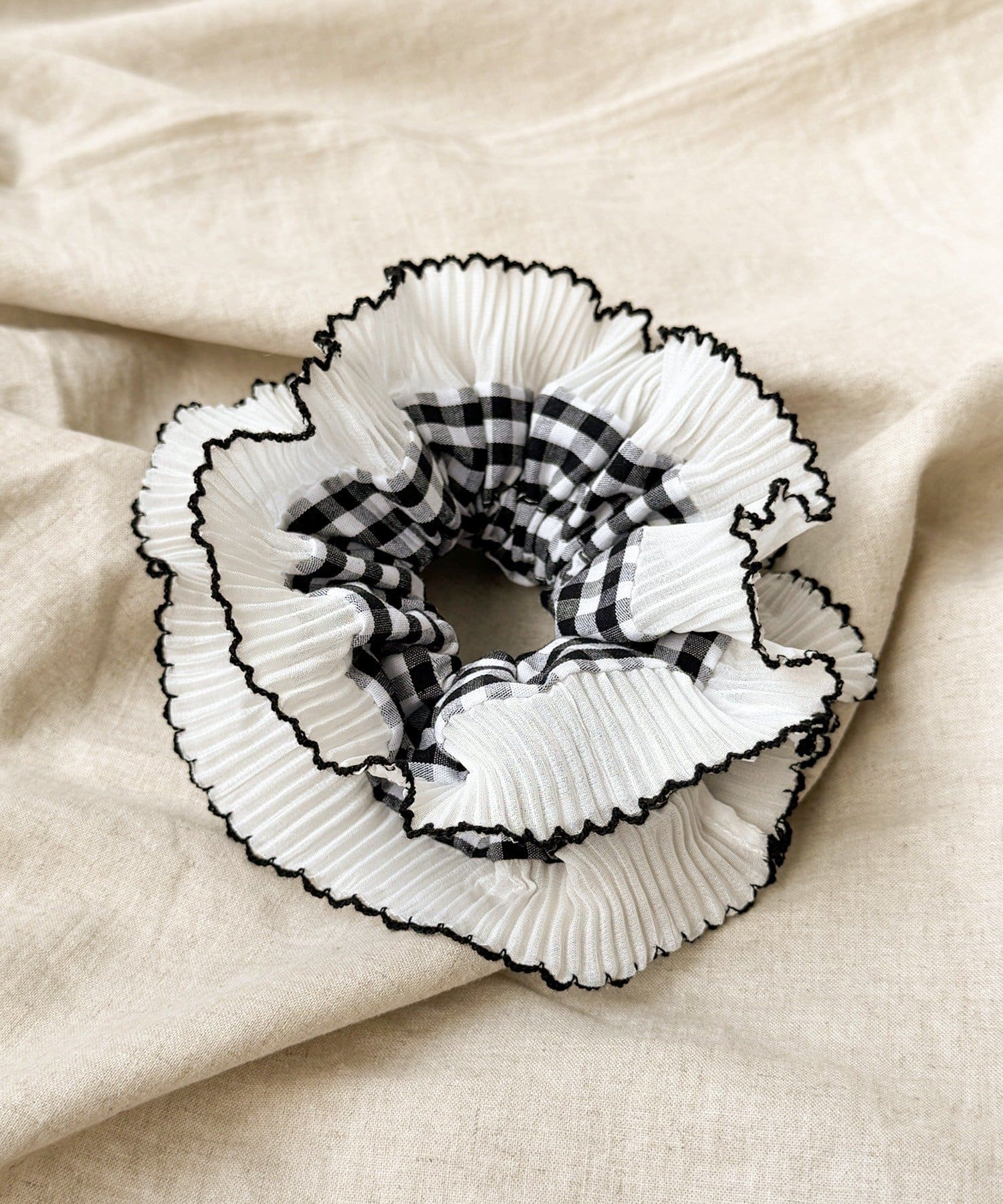 3COINS(スリーコインズ) ギンガムチェックフリルシュシュ／KIDS