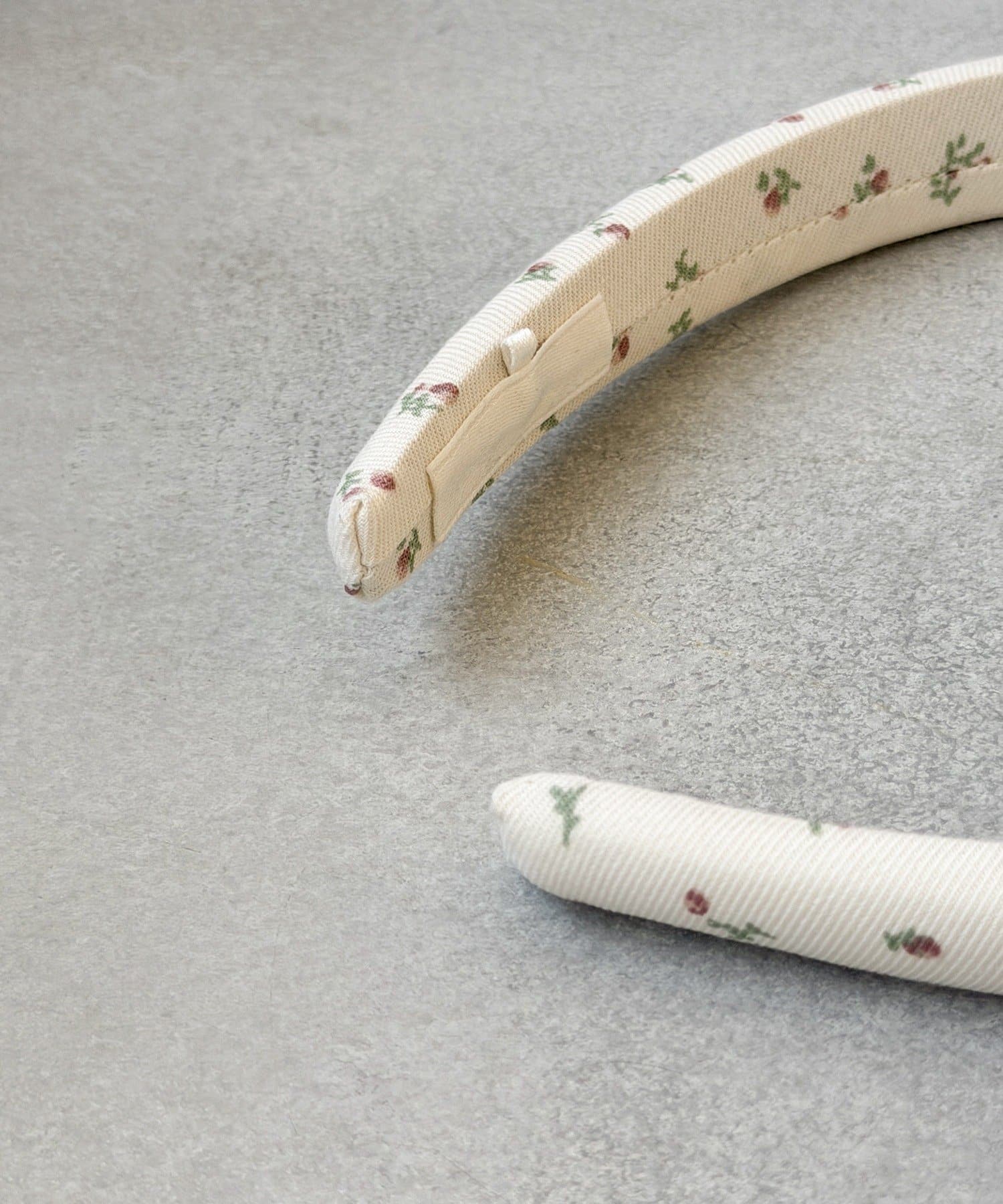 3COINS(スリーコインズ) 小花柄カチューシャ