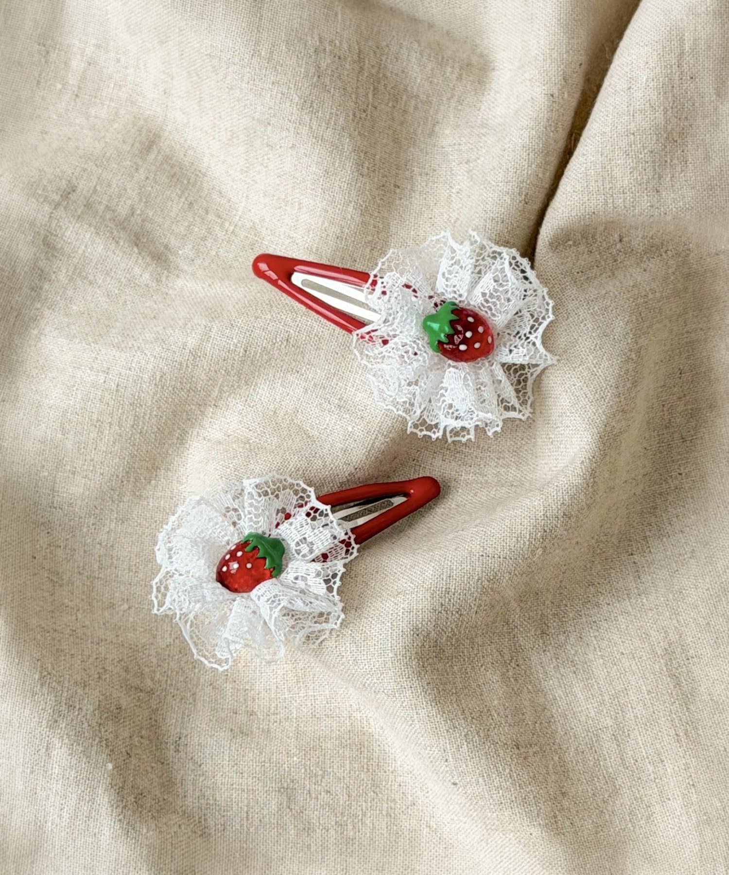 3COINS(スリーコインズ) イチゴレースパッチンピン2個セット