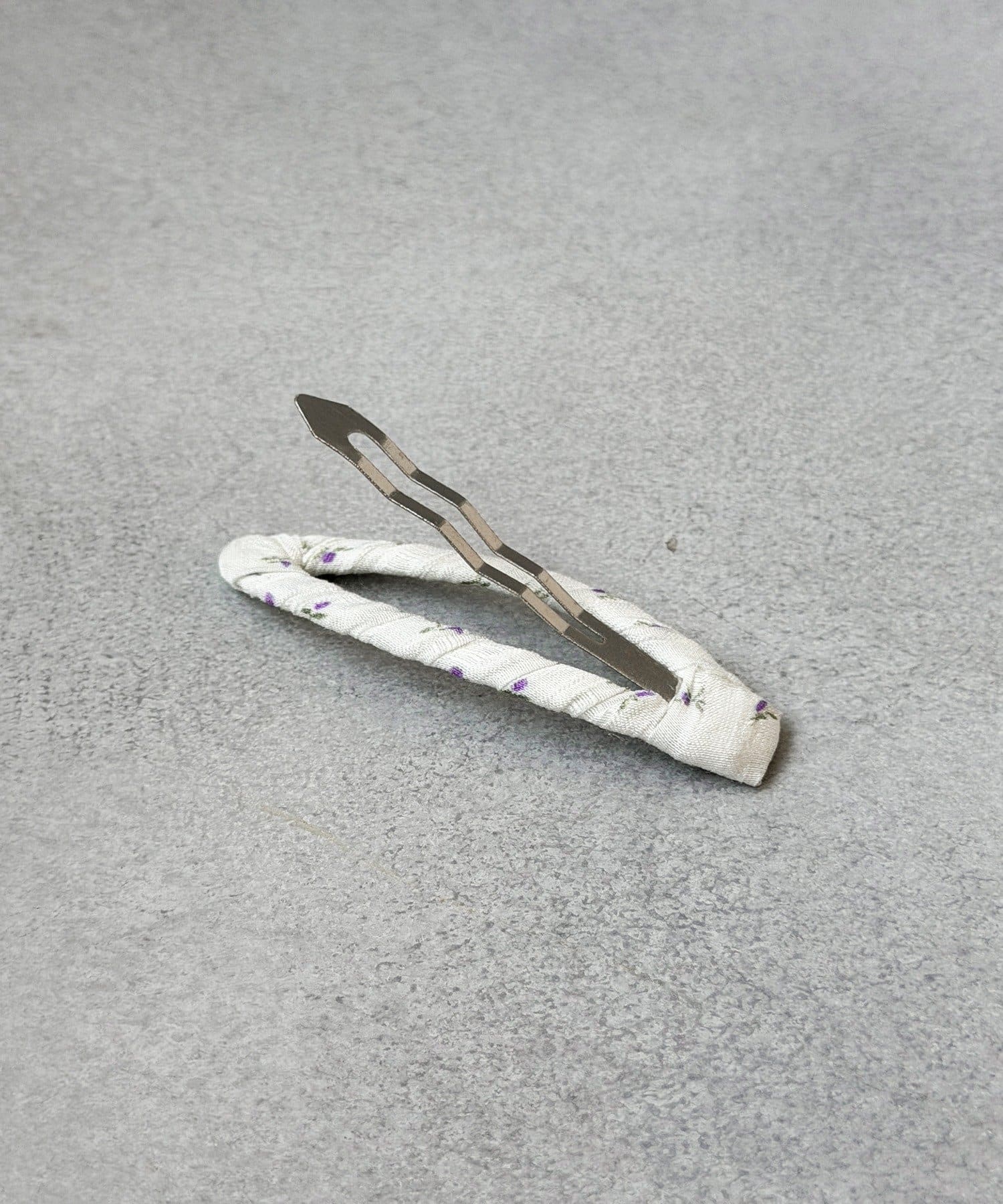 3COINS(スリーコインズ) 小花柄パッチンピン2個セット