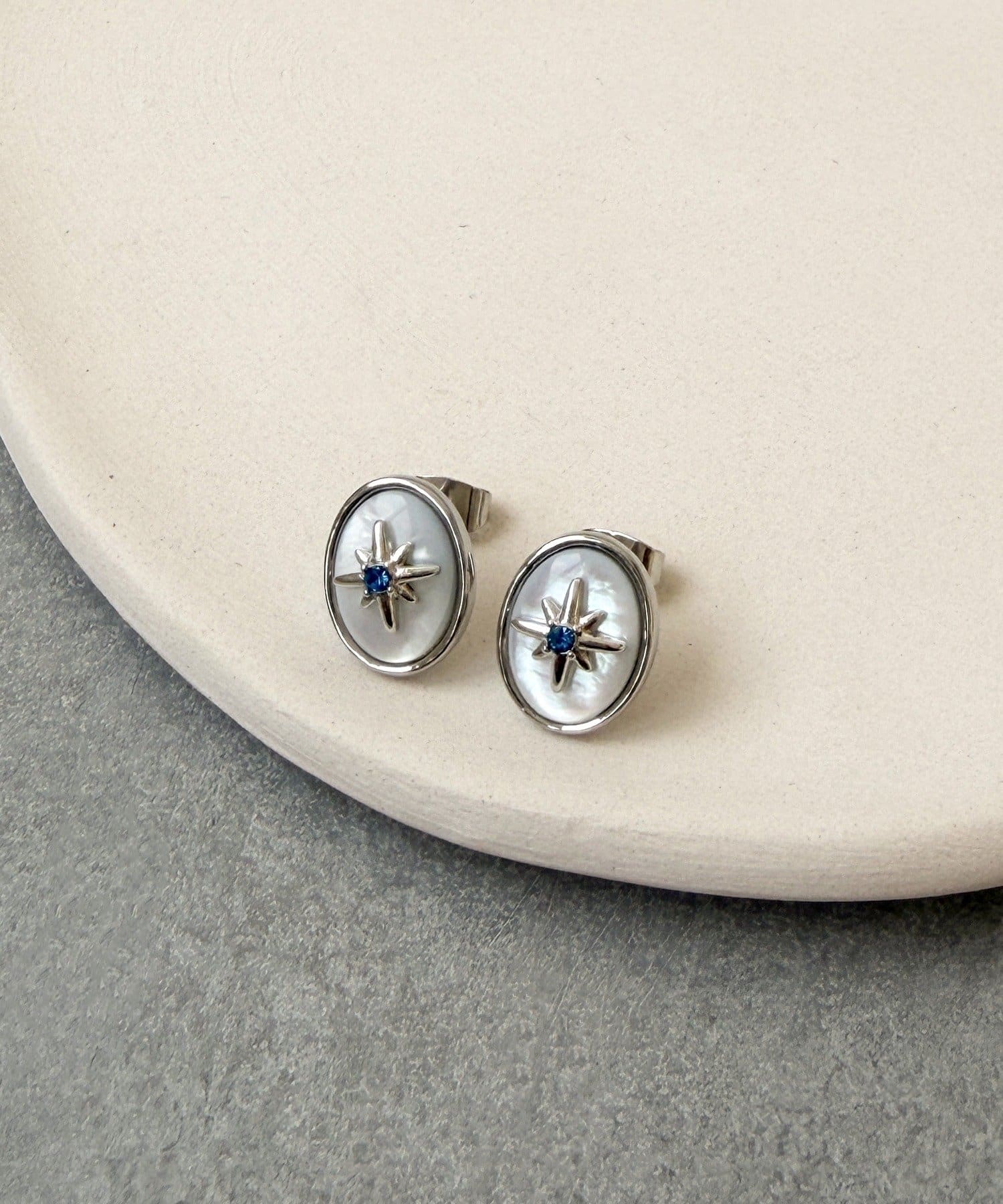 3COINS(スリーコインズ) センタースターラウンドピアス