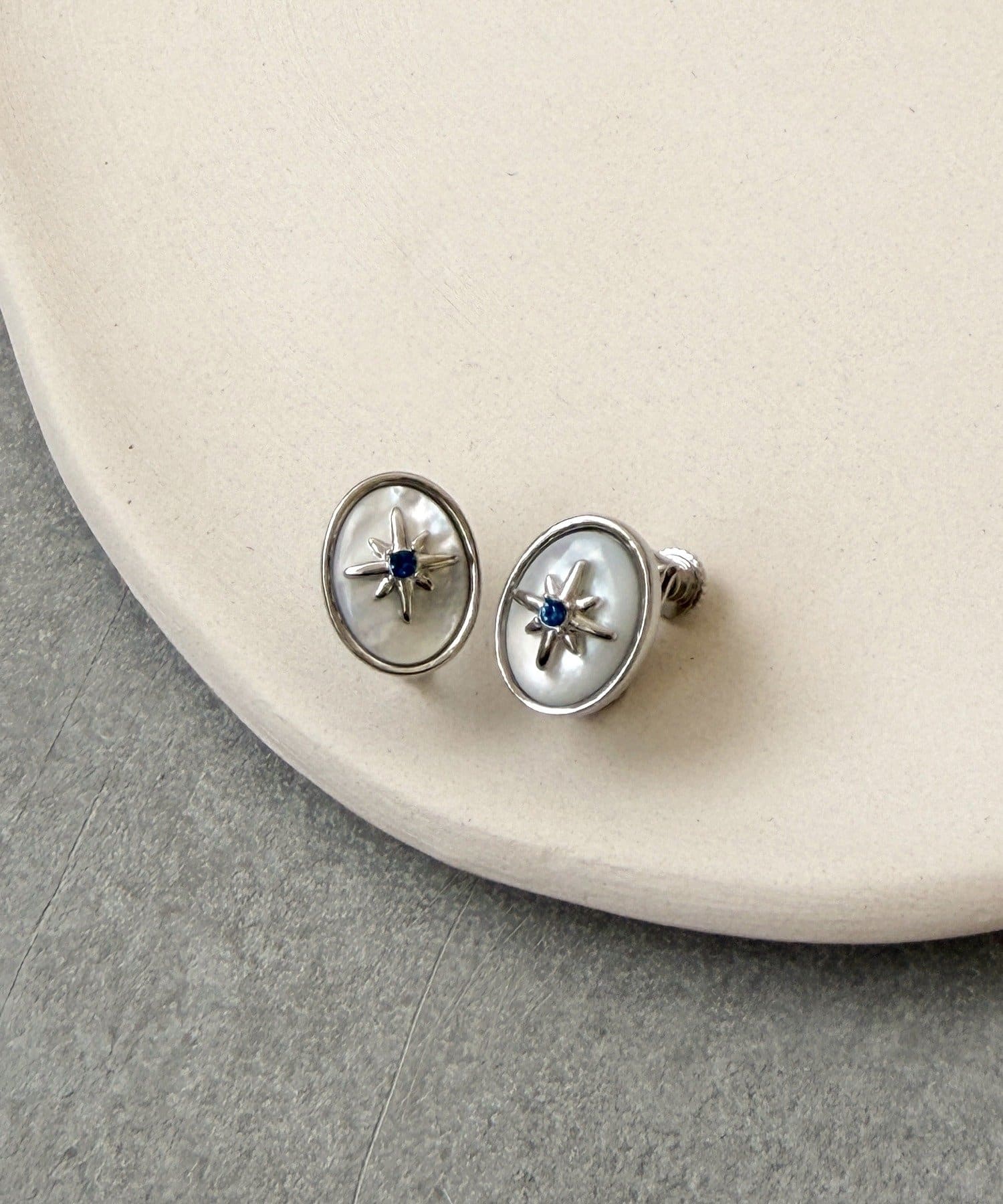 3COINS(スリーコインズ) センタースターラウンドイヤリング