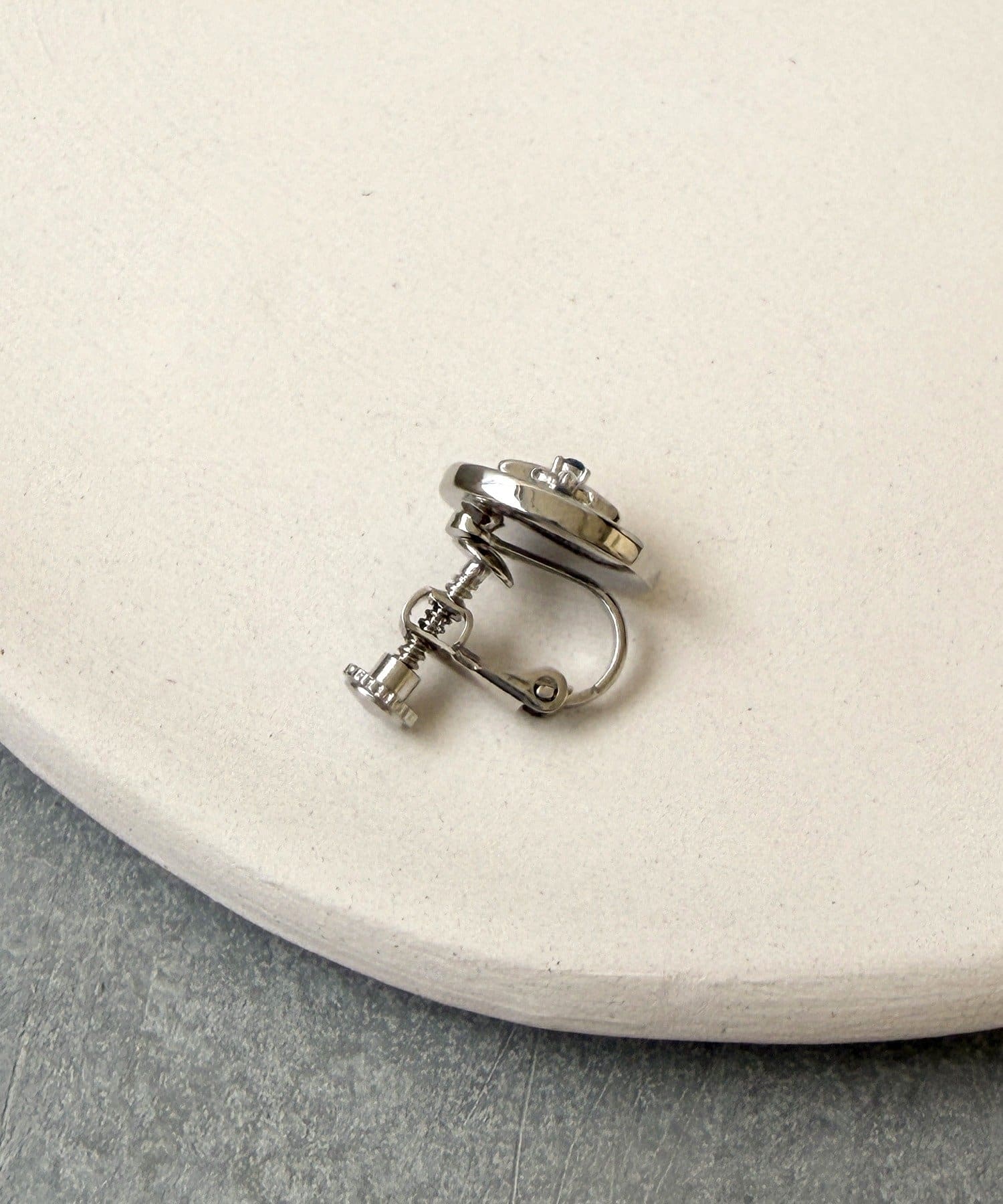 3COINS(スリーコインズ) センタースターラウンドイヤリング