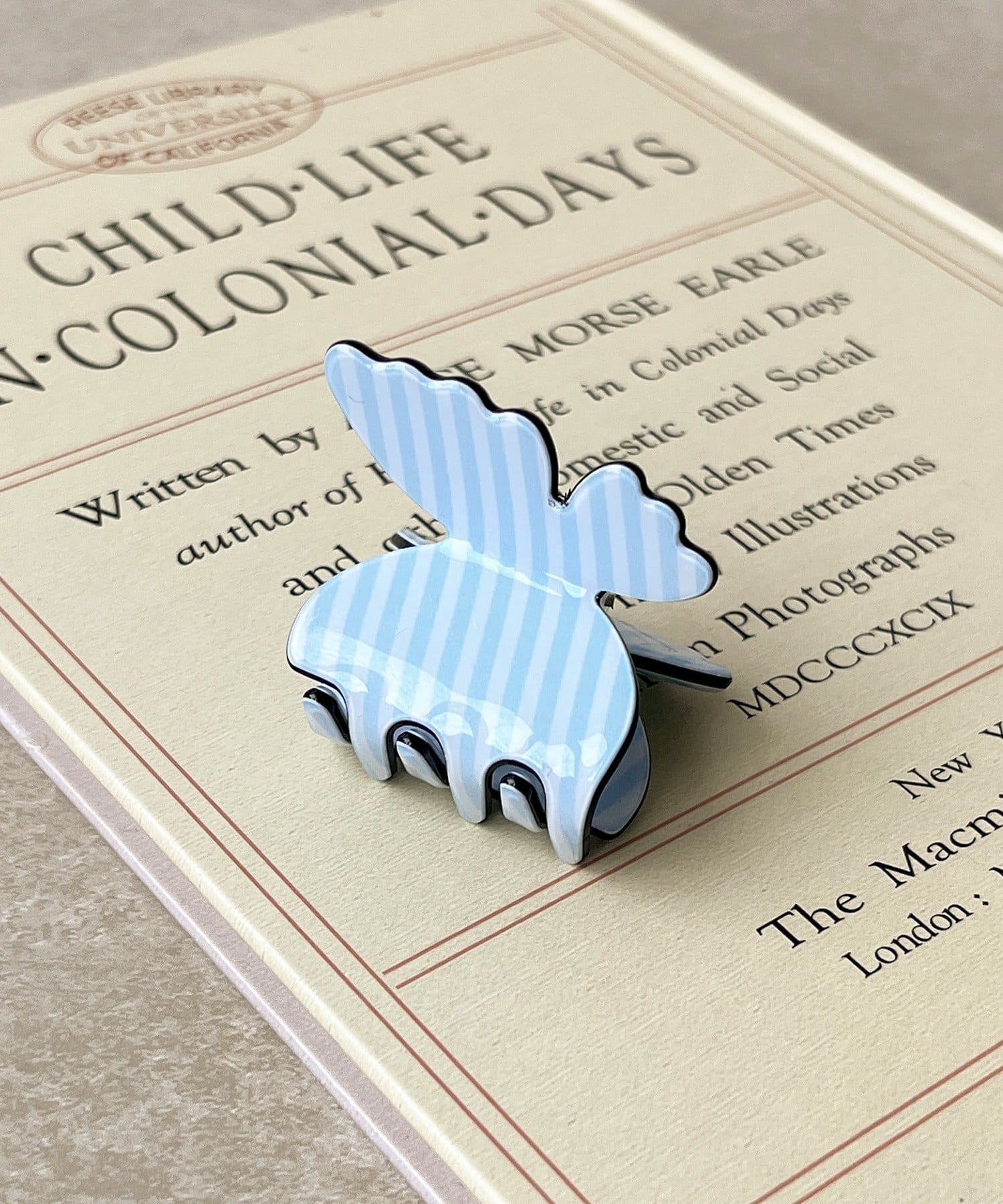 3COINS(スリーコインズ) ストライプバタフライクリップ