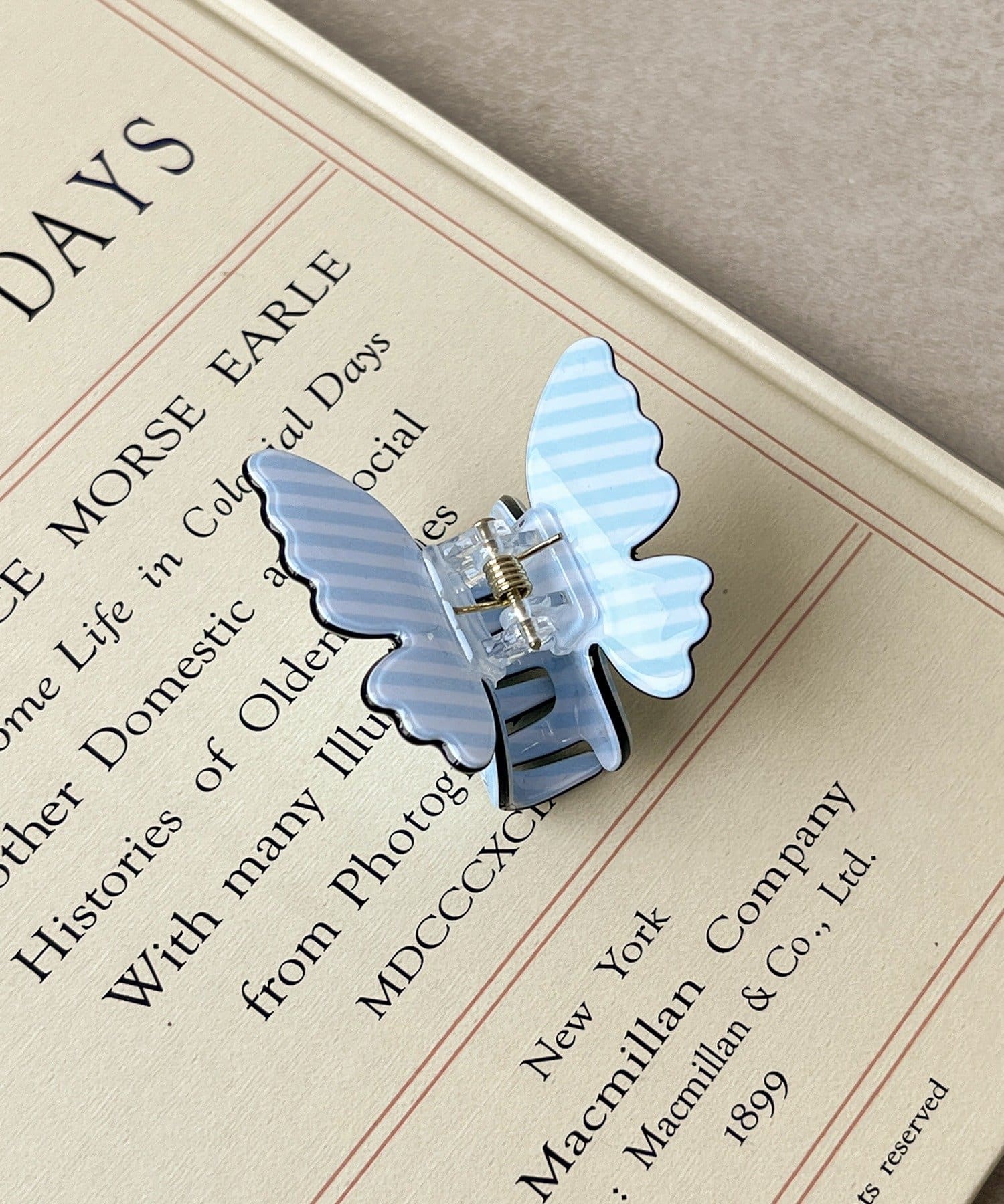 3COINS(スリーコインズ) ストライプバタフライクリップ