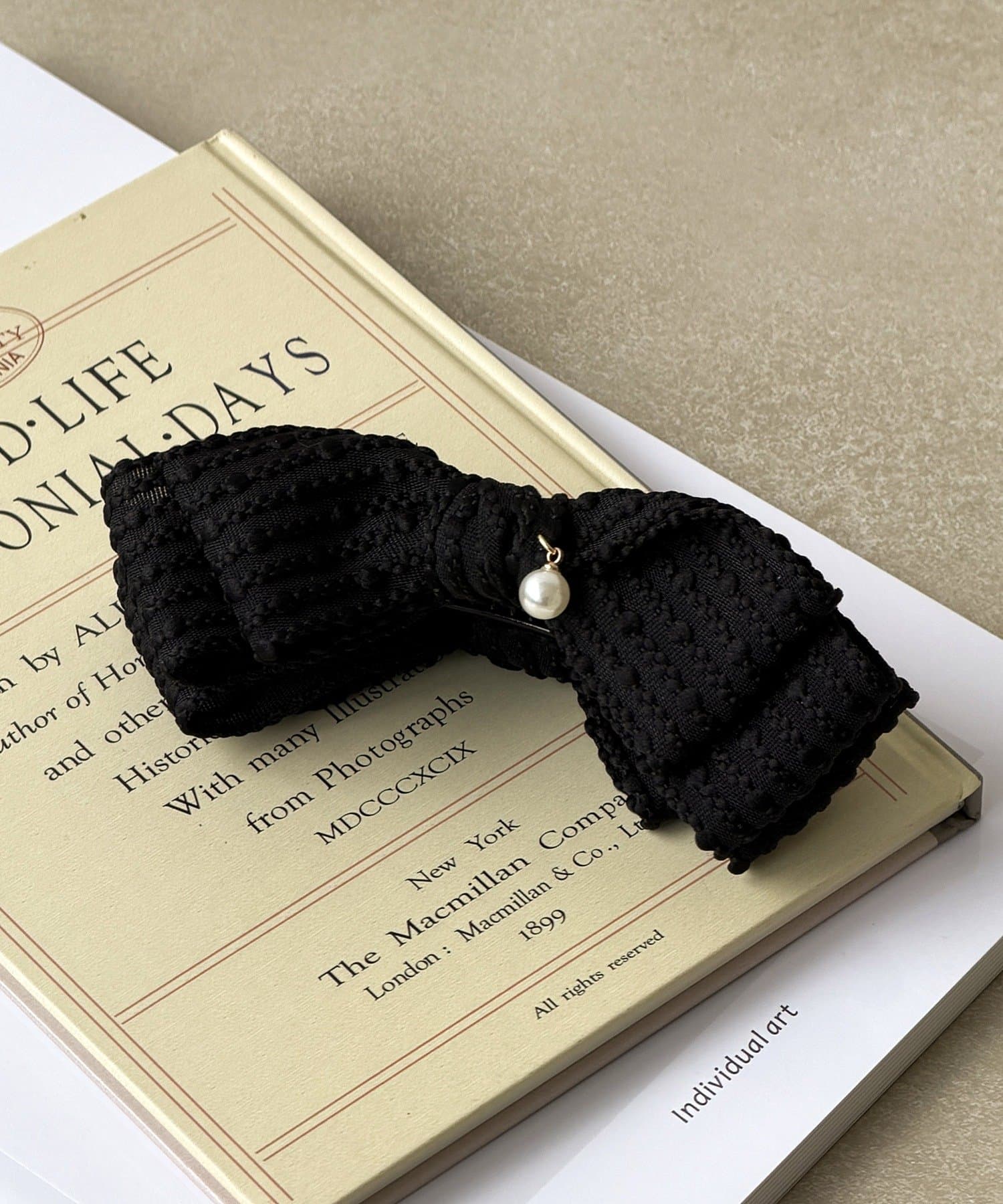 3COINS(スリーコインズ) パール付タレリボンバナナ