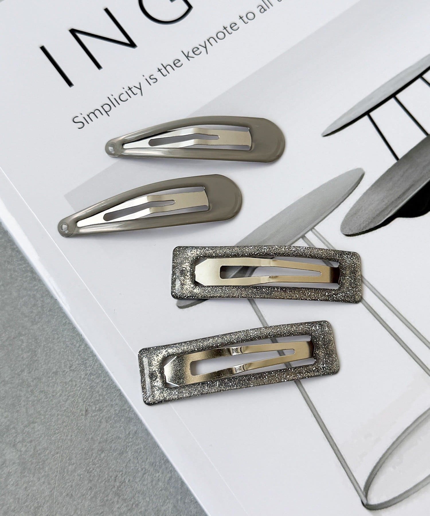 3COINS(スリーコインズ) スクエアエポラメパッチンピン4個セット