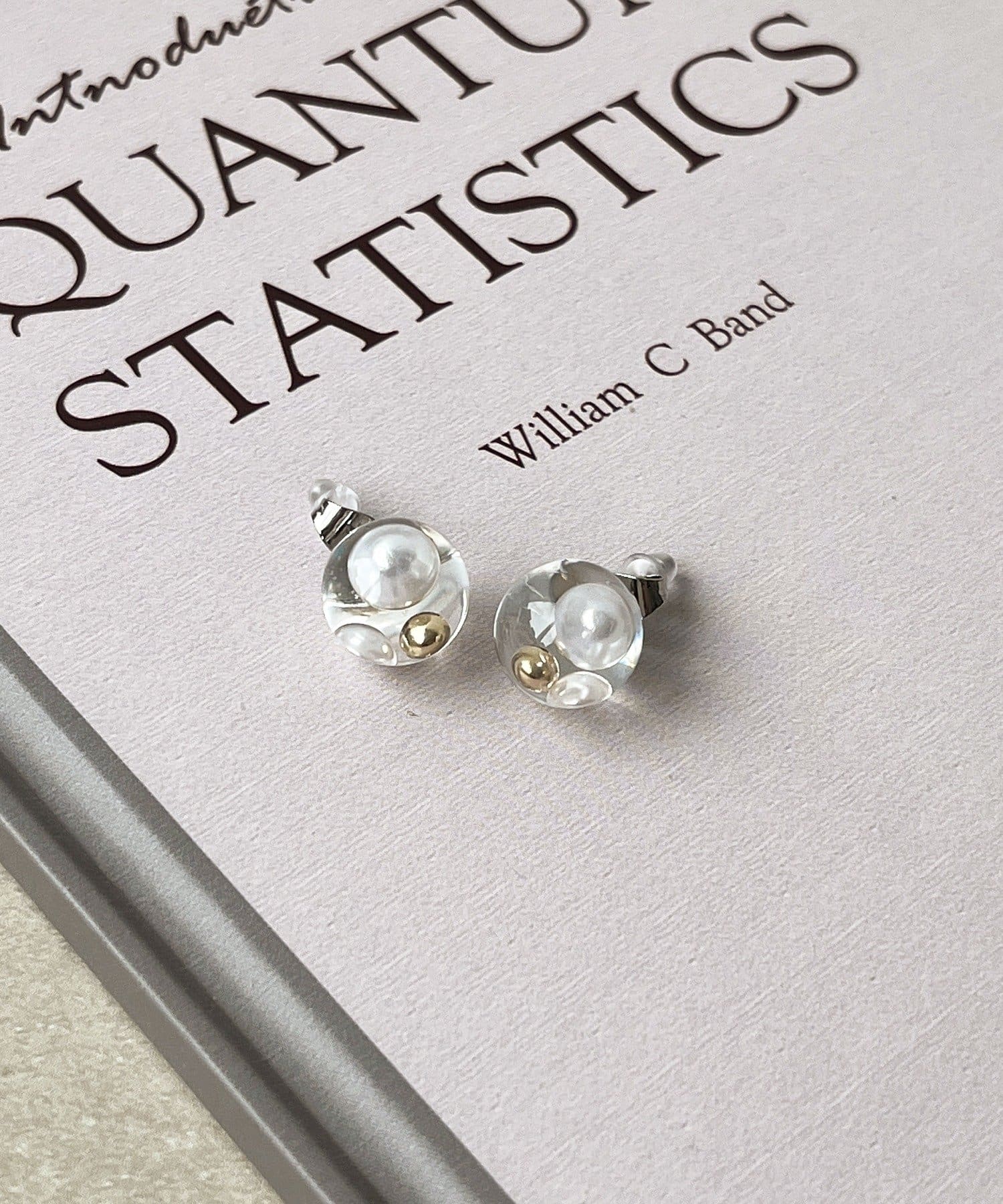 3COINS(スリーコインズ) パーツ封入クリアボールピアス