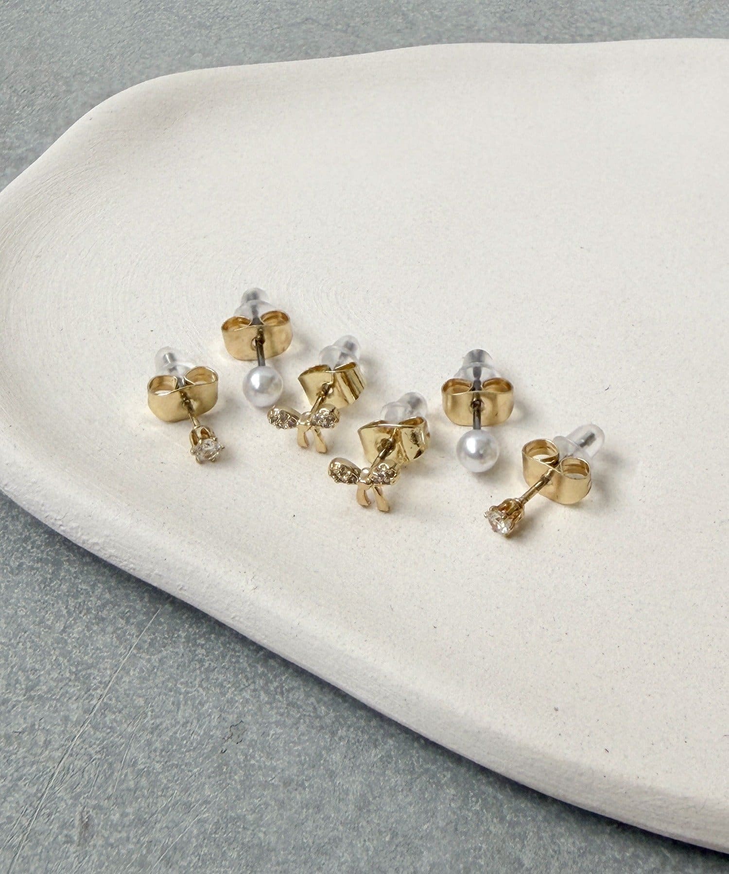 3COINS(スリーコインズ) キラキラリボンピアス6個セット