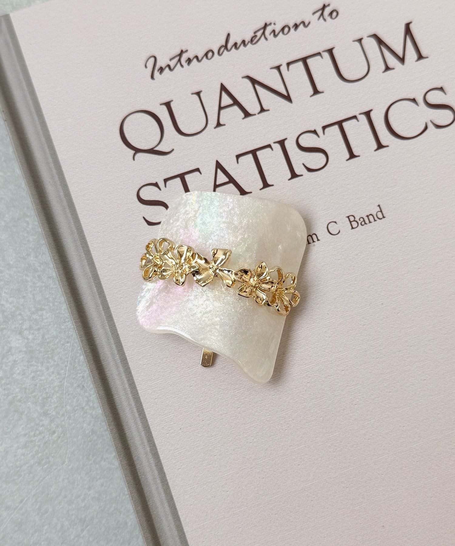 3COINS(スリーコインズ) メタルフラワーマーブルヘアフック