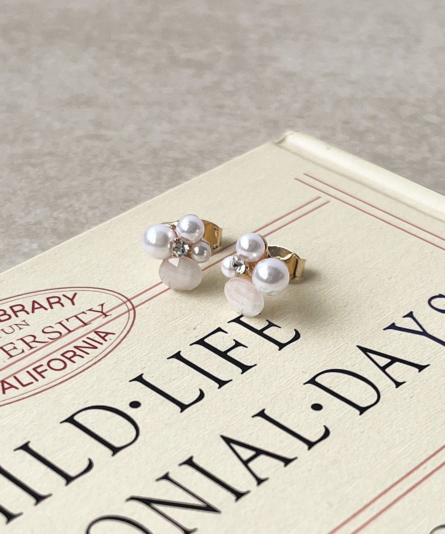 3COINS(スリーコインズ) ペールカラービジューピアス