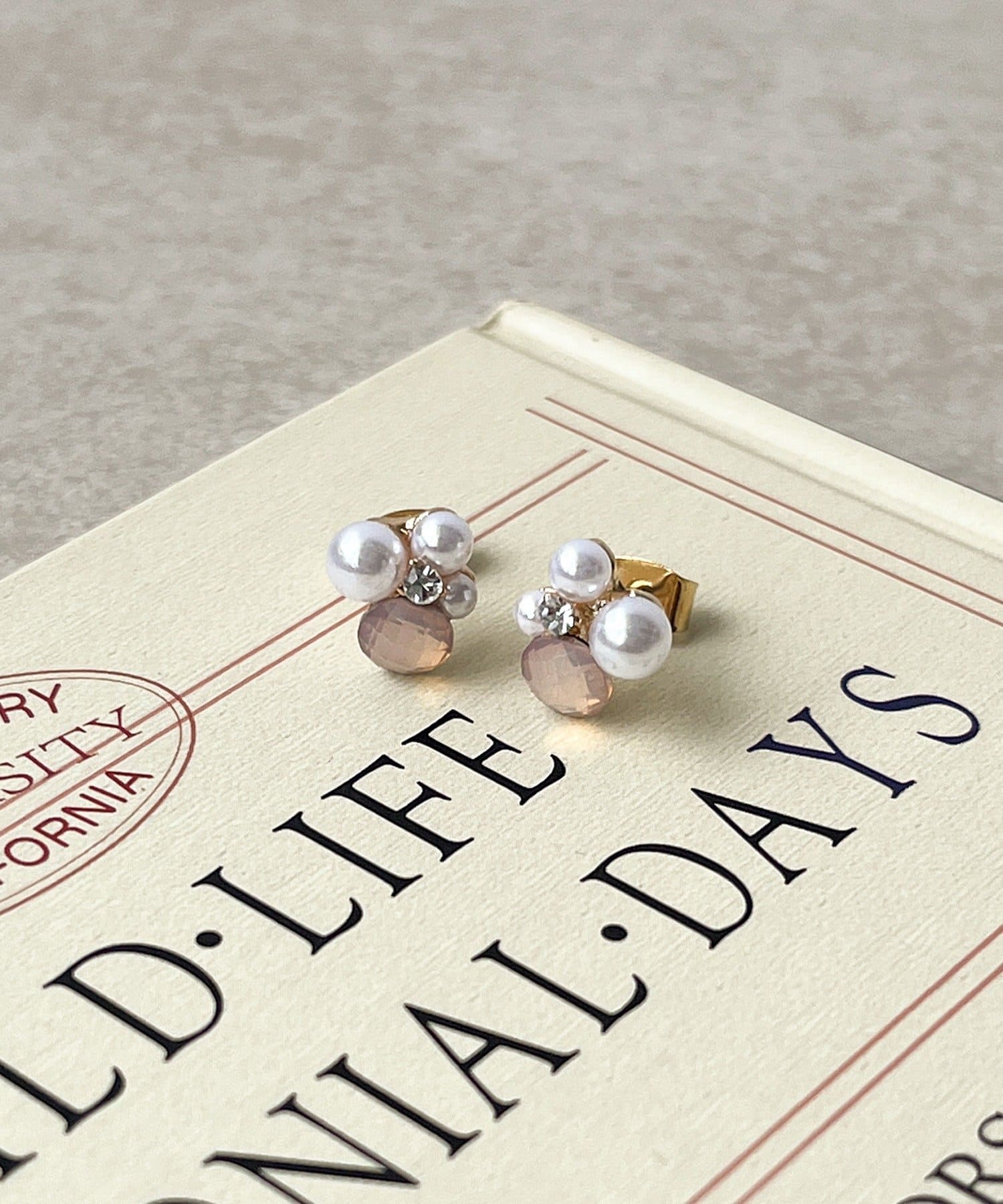 3COINS(スリーコインズ) ペールカラービジューピアス