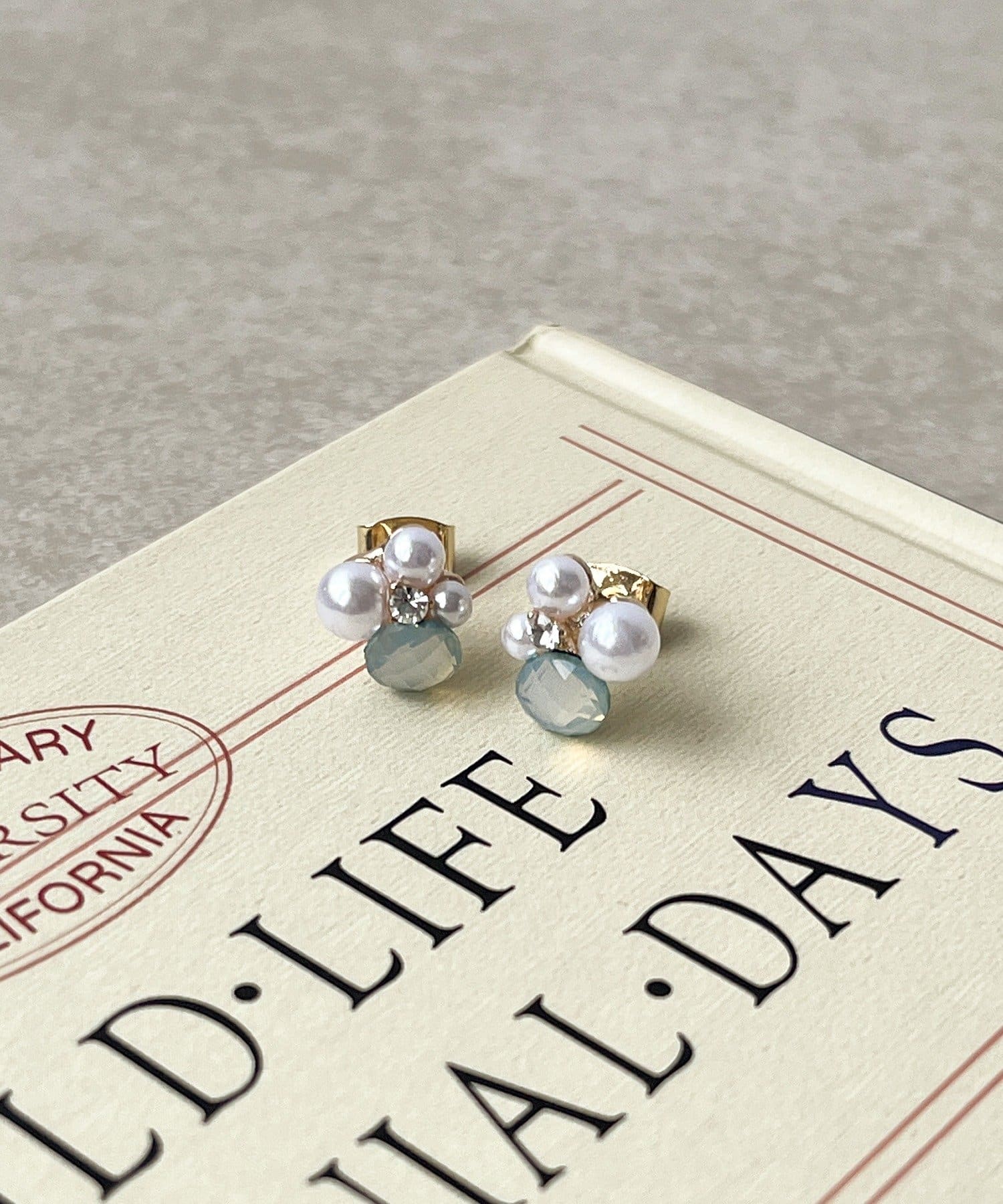 3COINS(スリーコインズ) ペールカラービジューピアス