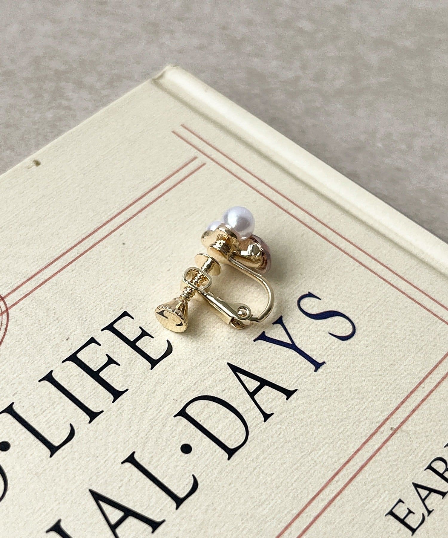 3COINS(スリーコインズ) ペールカラービジューイヤリング