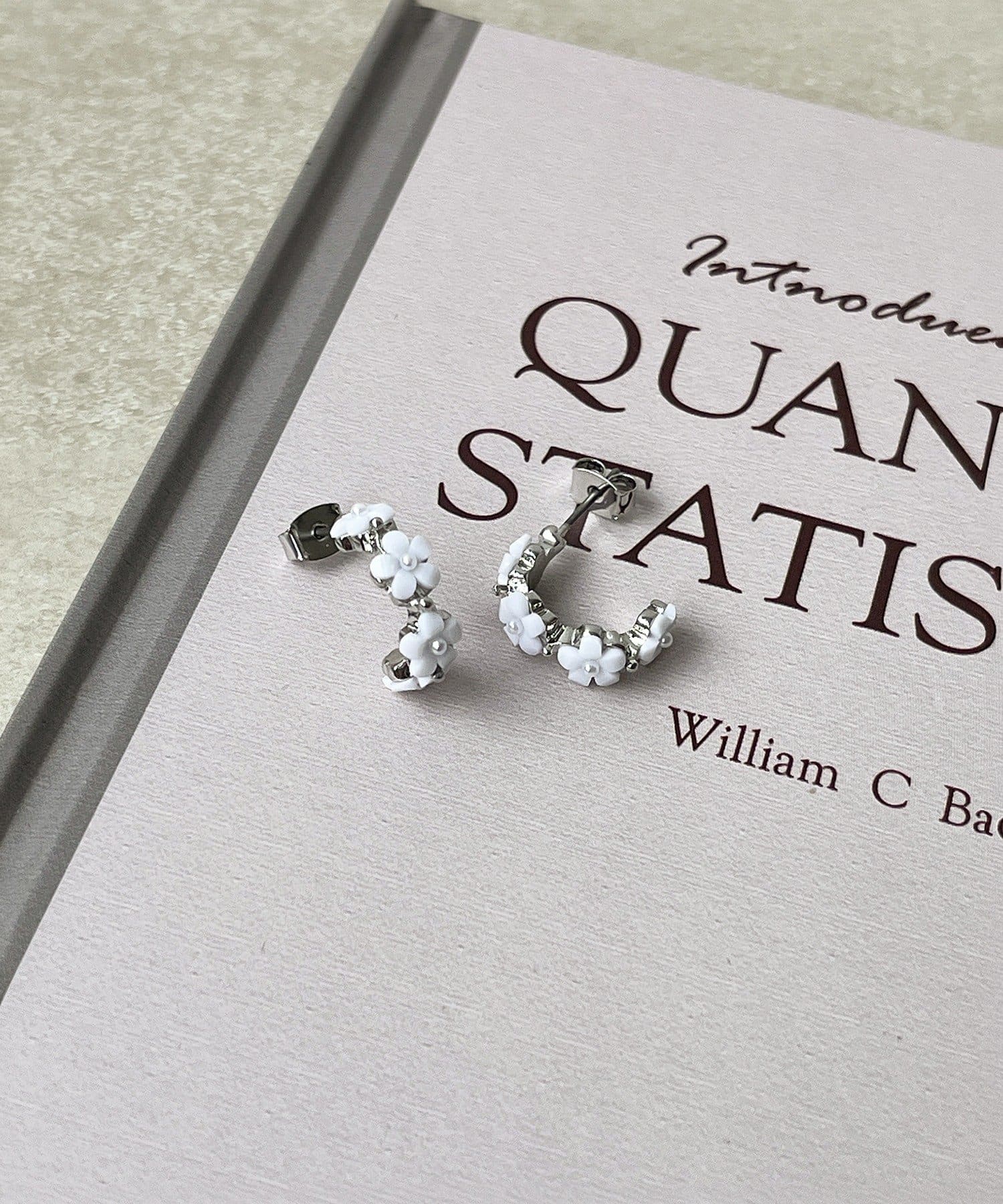 3COINS(スリーコインズ) ミニフラワー連フープピアス